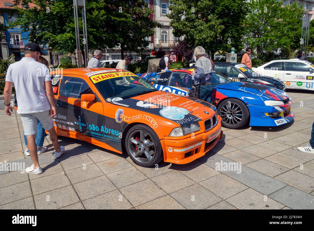 Rally racing cars, 2022 Rampa da Falperra a Braga, Portogallo. Persone che osservano auto da rally. Voitures de course. Foto Stock