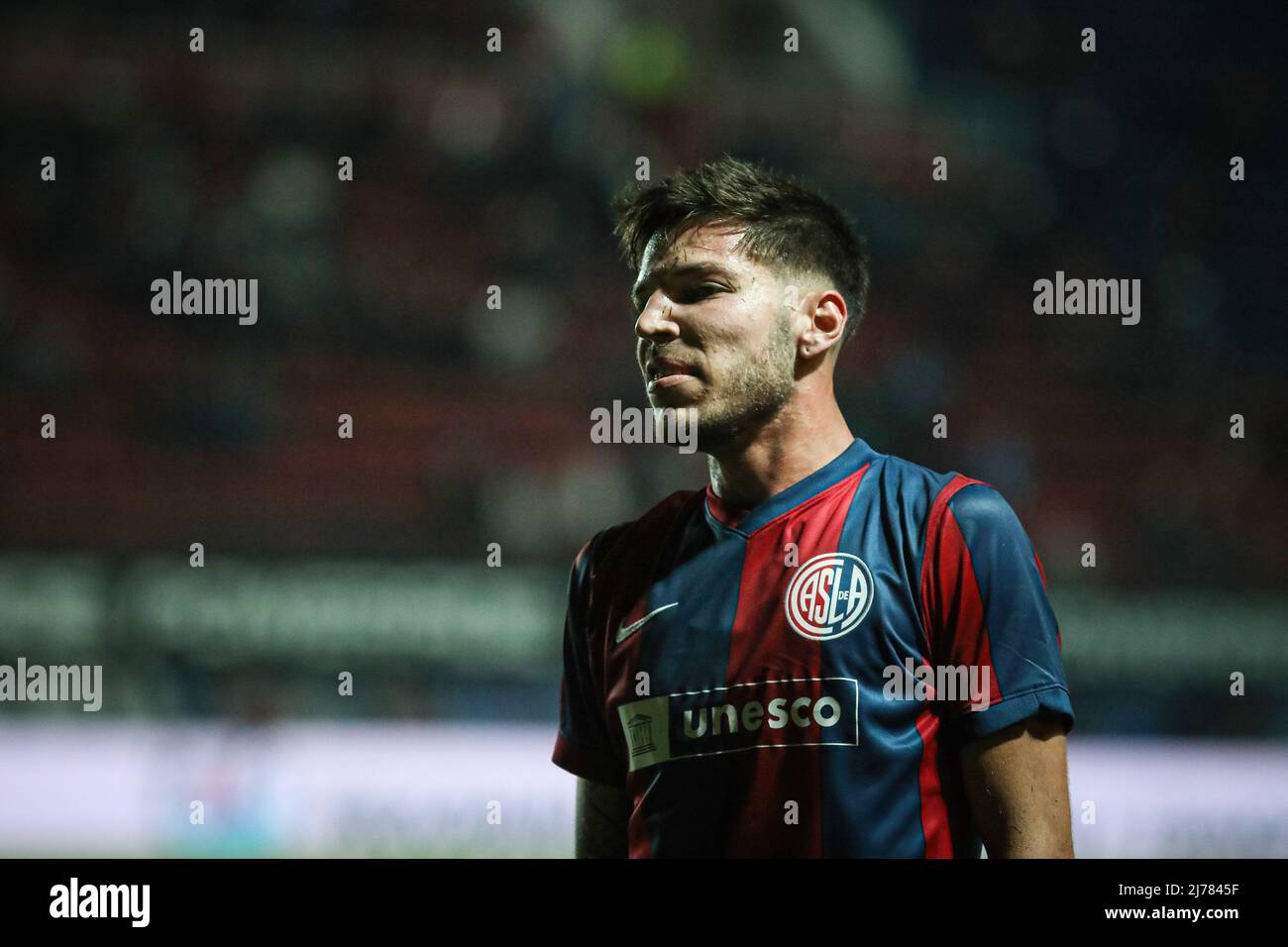 Agustin Martegani di San Lorenzo in azione durante una partita tra San Lorenzo (ARG) e Racing Club (ARG) come parte di Fecha 14 - Liga Profesional de Futbol all'Estadio Pedro Bidegain di Buenos Aires. Punteggio finale: San Lorenzo 1 - 1 Racing Club (Foto di Roberto Tuero / SOPA Images/Sipa USA) Foto Stock