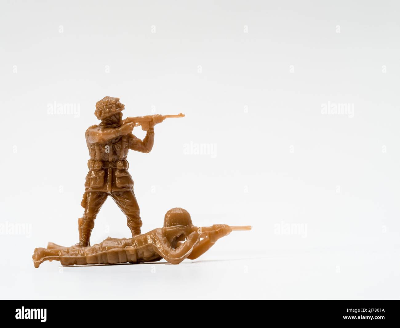 selezionato fuoco marrone replica giocattolo soldati paracadutisti americani , cecchino sdraiato e in piedi Foto Stock