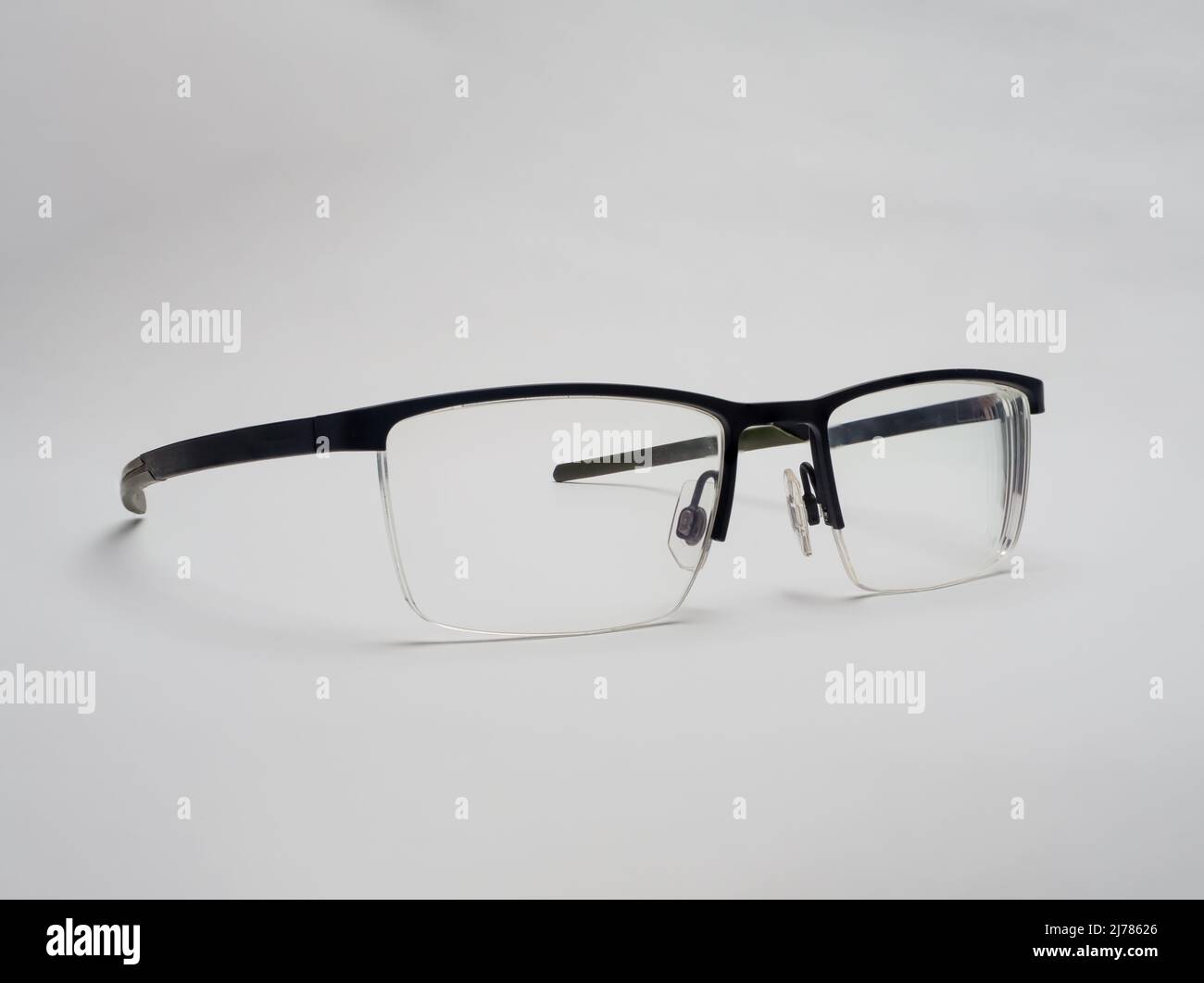 occhiali con testa a paddle con braccio dritto di design per il massimo comfort e sicurezza Foto Stock