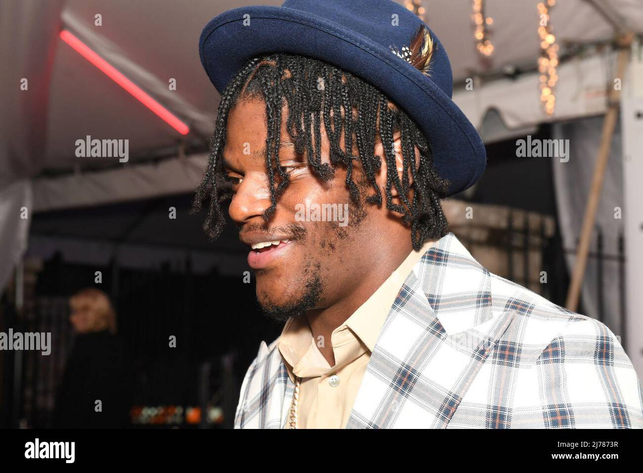 Lamar Jackson partecipa al Barnstable Brown Kentucky Derby Eve Gala al Barnstable Brown Residence il 6 maggio 2022 a Louisville, Kentucky. Foto: C Michael Stewart/imageSPACE/Sipa USA Foto Stock