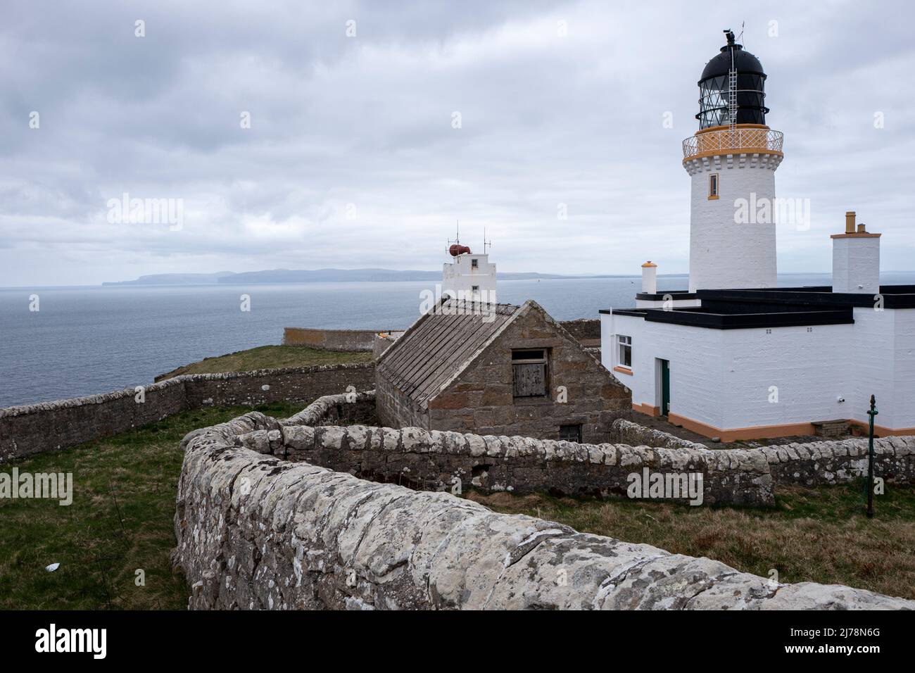 Faro di Dunnet Head, il punto più settentrionale della Gran Bretagna continentale Foto Stock