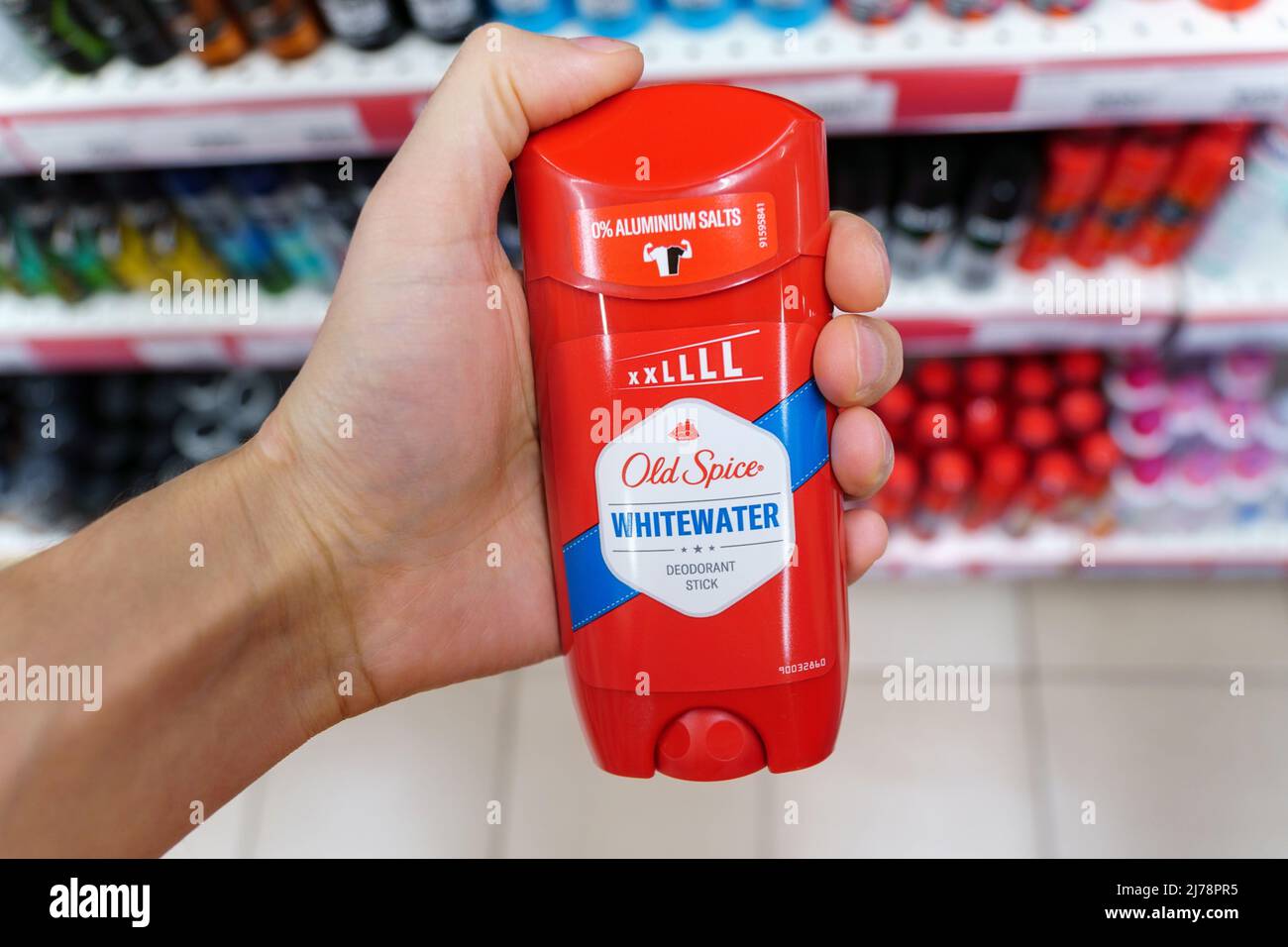 Tyumen, Russia-03 maggio 2022: Old Spice Deodorant è un marchio americano di prodotti per la cura del corpo maschile. Messa a fuoco selettiva Foto Stock
