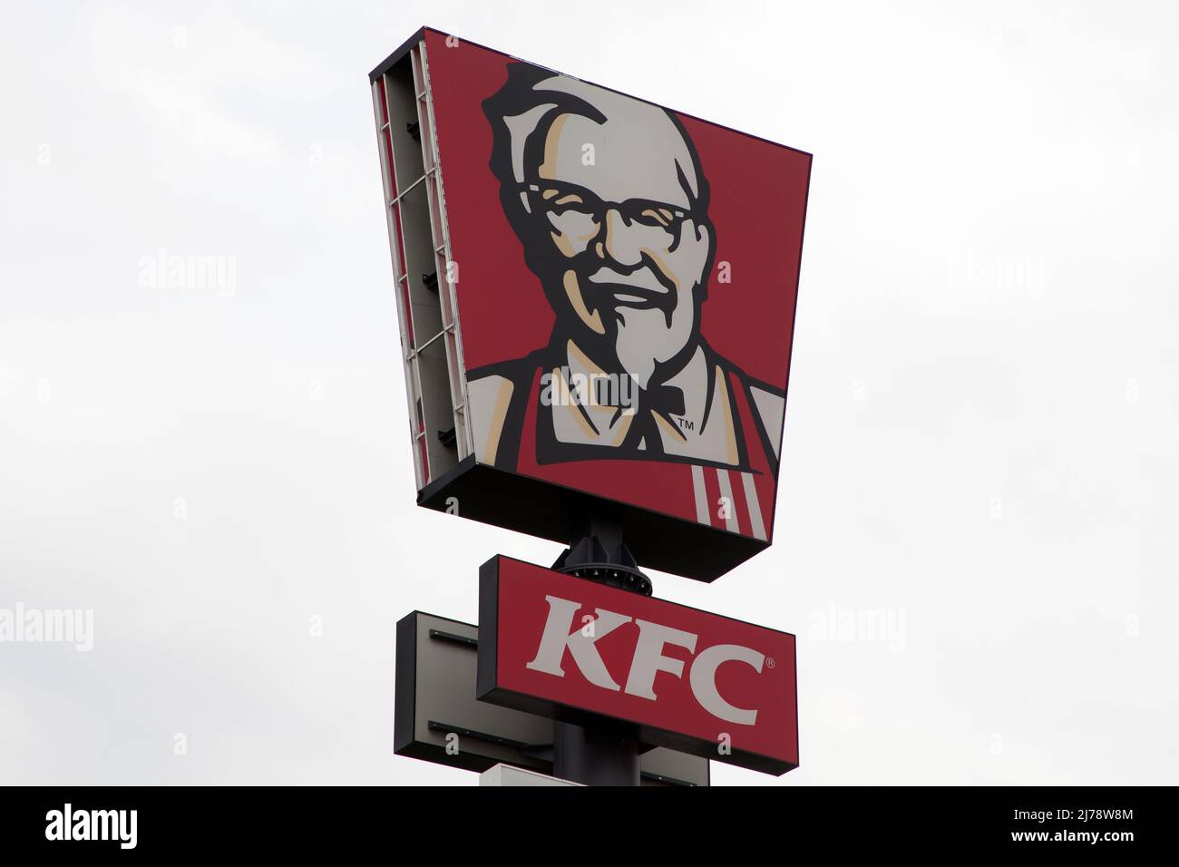Logo KFC visto su un cartello presso un ristorante in Polonia Foto Stock