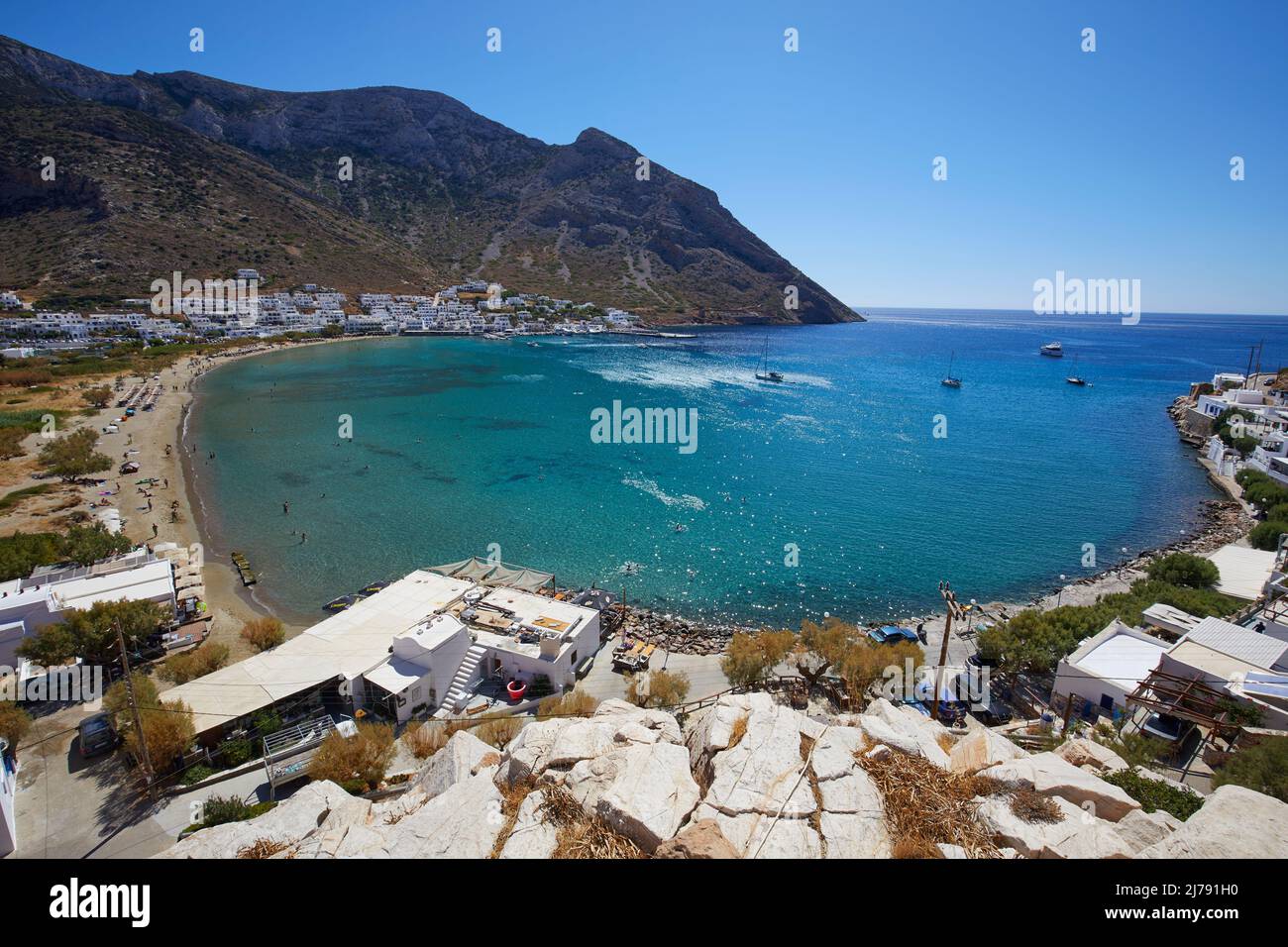 Vista sulla spiaggia di Kamares, Sifnos, Isole Cicladi, Grecia, Foto Stock