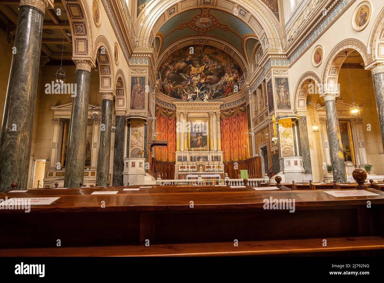 L'interno della cattedrale cattolica romana, Atene, Grecia Foto Stock