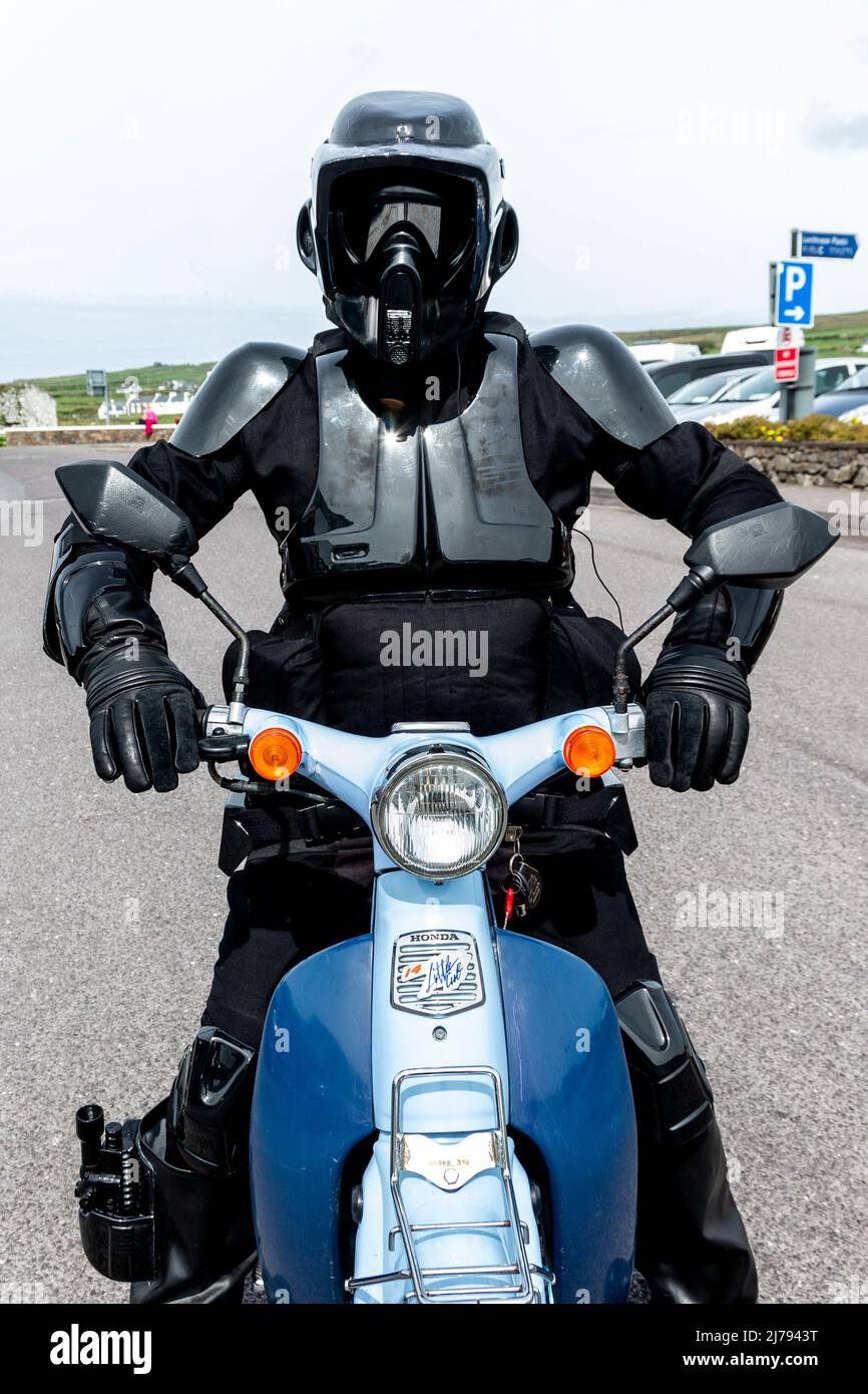 Personaggi delle guerre stellari al Festival di maggio 4th a Portmagee, Contea di Kerry Irlanda Foto Stock