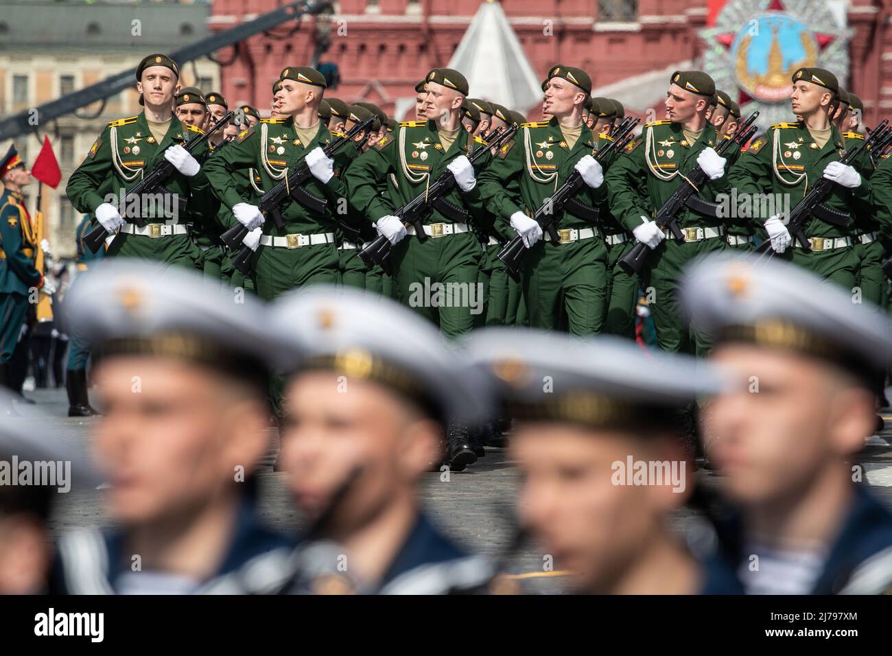 Mosca, Russia. 7th maggio 2022. I militari partecipano a una prova della sfilata della Giornata della Vittoria a Mosca, Russia, 7 maggio 2022. Credit: Bai Xueqi/Xinhua/Alamy Live News Foto Stock