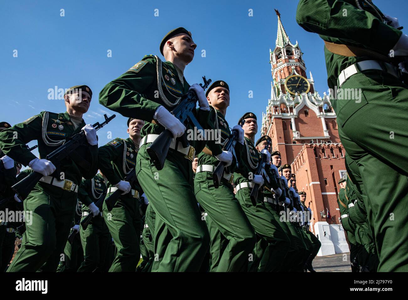 Mosca, Russia. 7th maggio 2022. I militari marciano prima di una prova della sfilata della Giornata della Vittoria a Mosca, Russia, 7 maggio 2022. Credit: Bai Xueqi/Xinhua/Alamy Live News Foto Stock