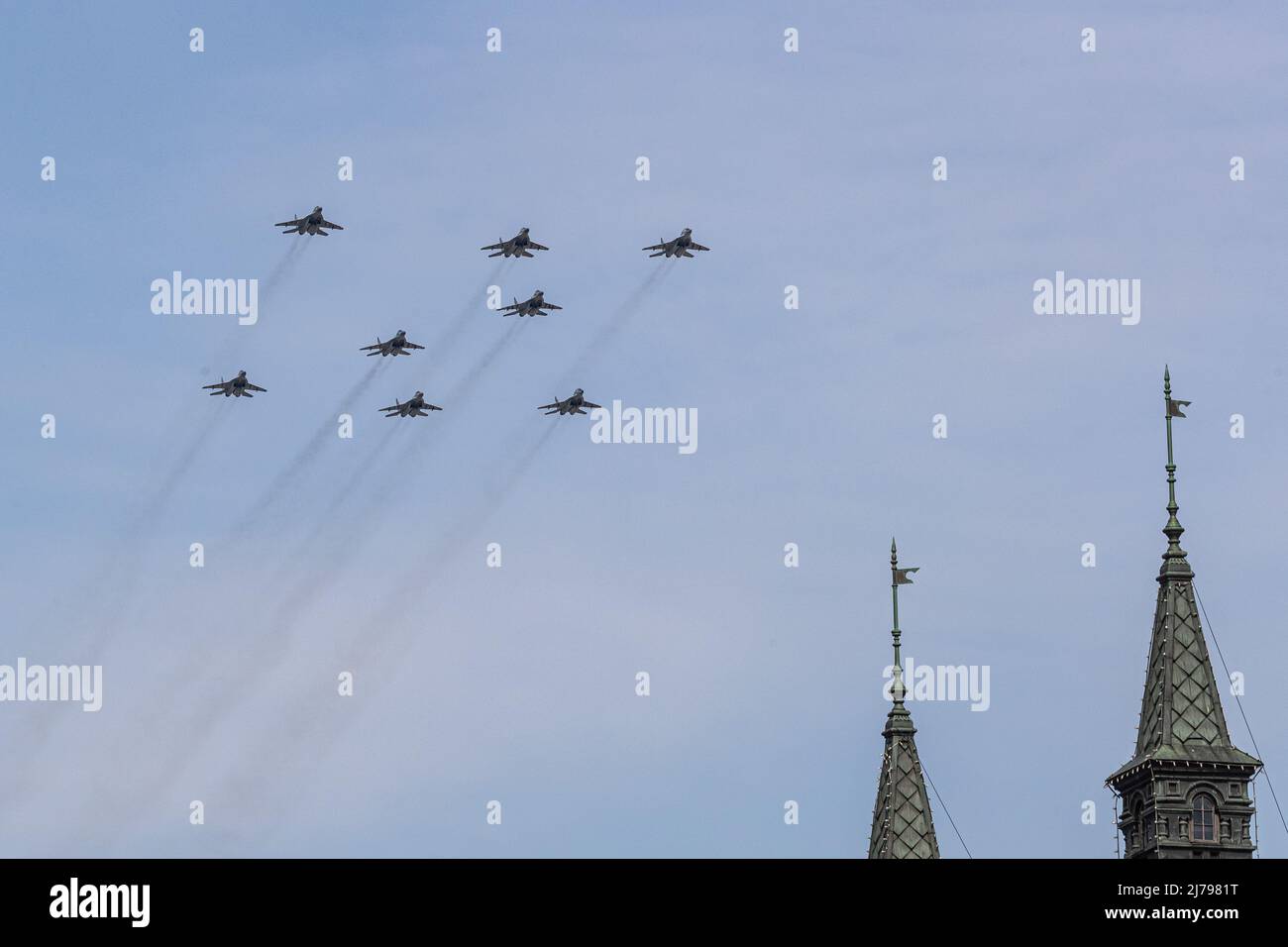 Mosca, Russia. 7th maggio 2022. I caccia MIG-29SMT volano durante una prova della sfilata del giorno della Vittoria a Mosca, Russia, 7 maggio 2022. Credit: Bai Xueqi/Xinhua/Alamy Live News Foto Stock