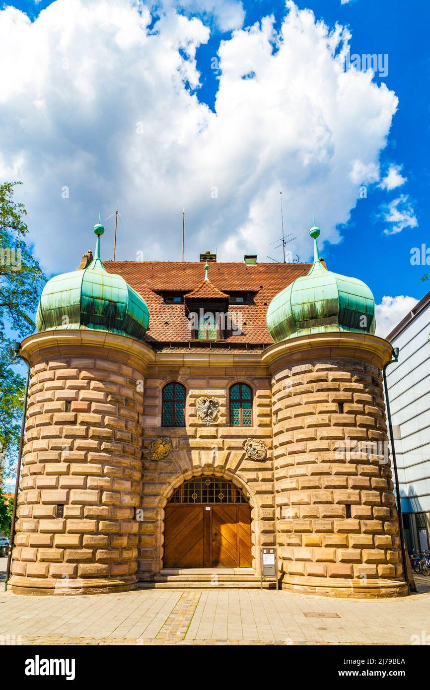 Grande vista dell'ex armamento (Zeughaus) di Norimberga, un portale costruito nel 1588/89 da Hans Dietmayer. Dopo la sua demolizione durante... Foto Stock