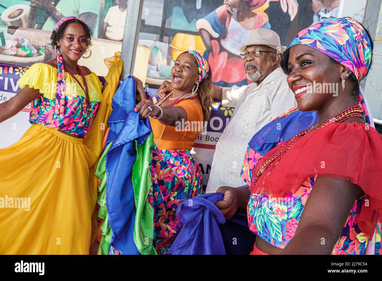 Miami Florida Little Haiti comunità haitiana evento annuale Book Festival Centro culturale complesso Creole cultura NSL Dance Ensemble folkloric dan Foto Stock