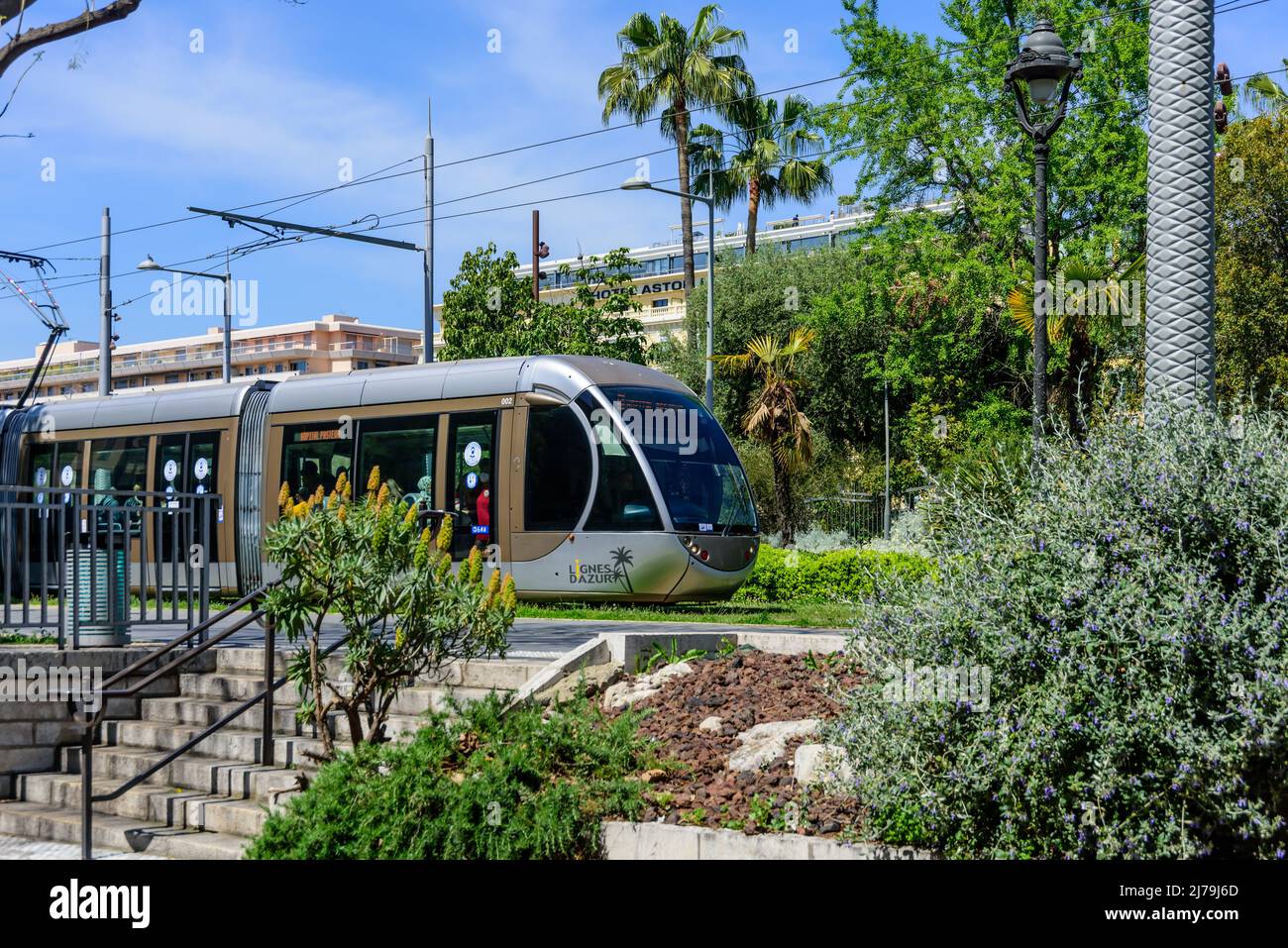 Nizza, moderne Straßenbahn, Linie 1, Bd Jean Jaures // Nizza, Tramway moderno, linea 1, Bd Jean Jaures Foto Stock