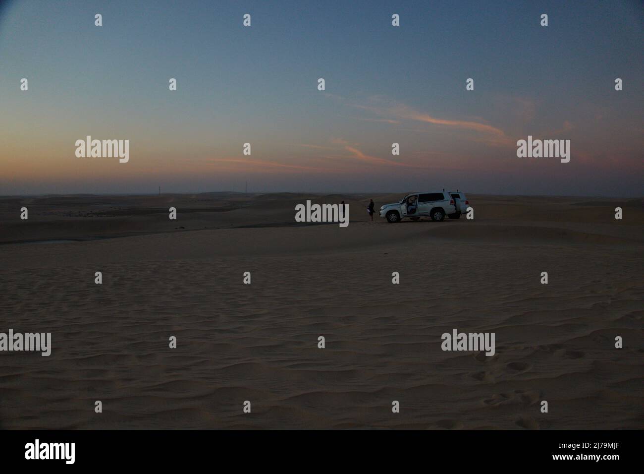 Tramonto alle dune di Khor al Adaid, Qatar, 04 dicembre 2021. © Peter Schatz / Alamy Live News Foto Stock