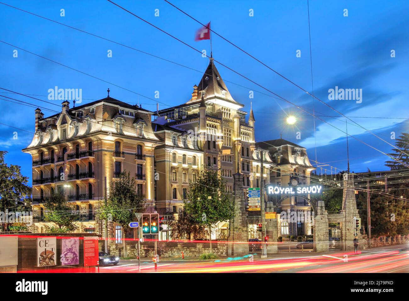 Risalente al 1905 in stile Art Nouveau (in particolare Jugendstil, risposta tedesca all'Art Nouveau), l'imponente Royal Savoy Hotel di Losanna Foto Stock