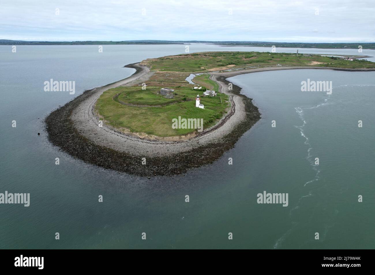 Vista del Forte Napoleonico, l'isola di Scattery, Kilrush, Contea di Clare, Irlanda al largo della riva settentrionale dell'estuario di Shannon si trova l'isola di Scattery Foto Stock
