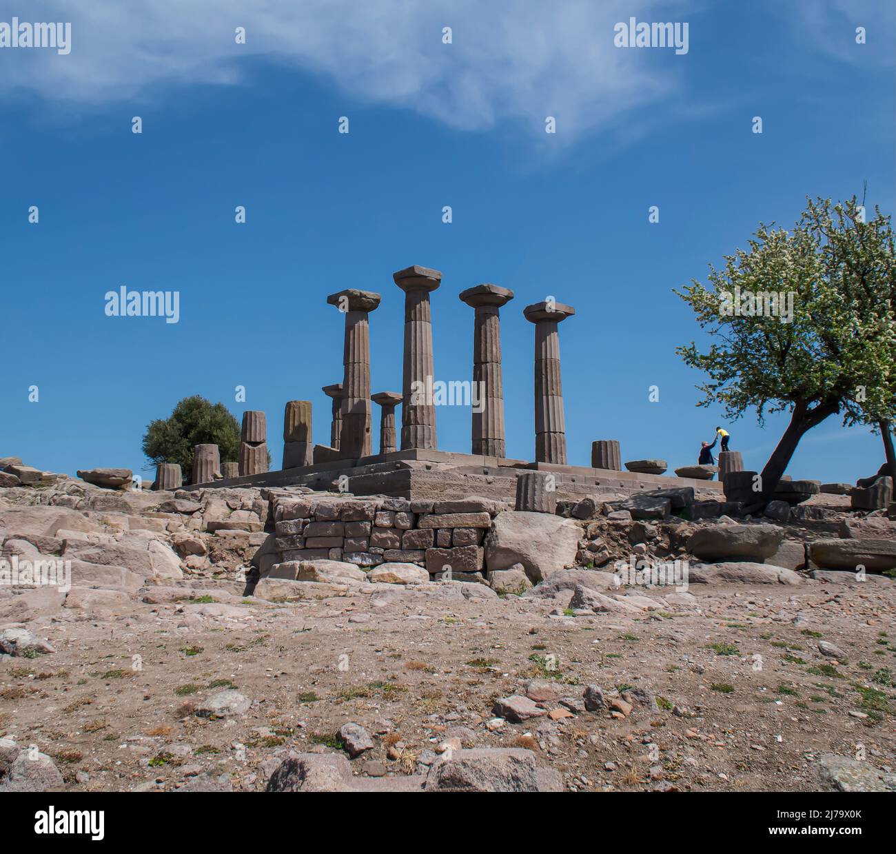 Assos. Rovine del Tempio di Atena presso l'antica città di Assos. Behramkale, Canakkale, Turchia Foto Stock