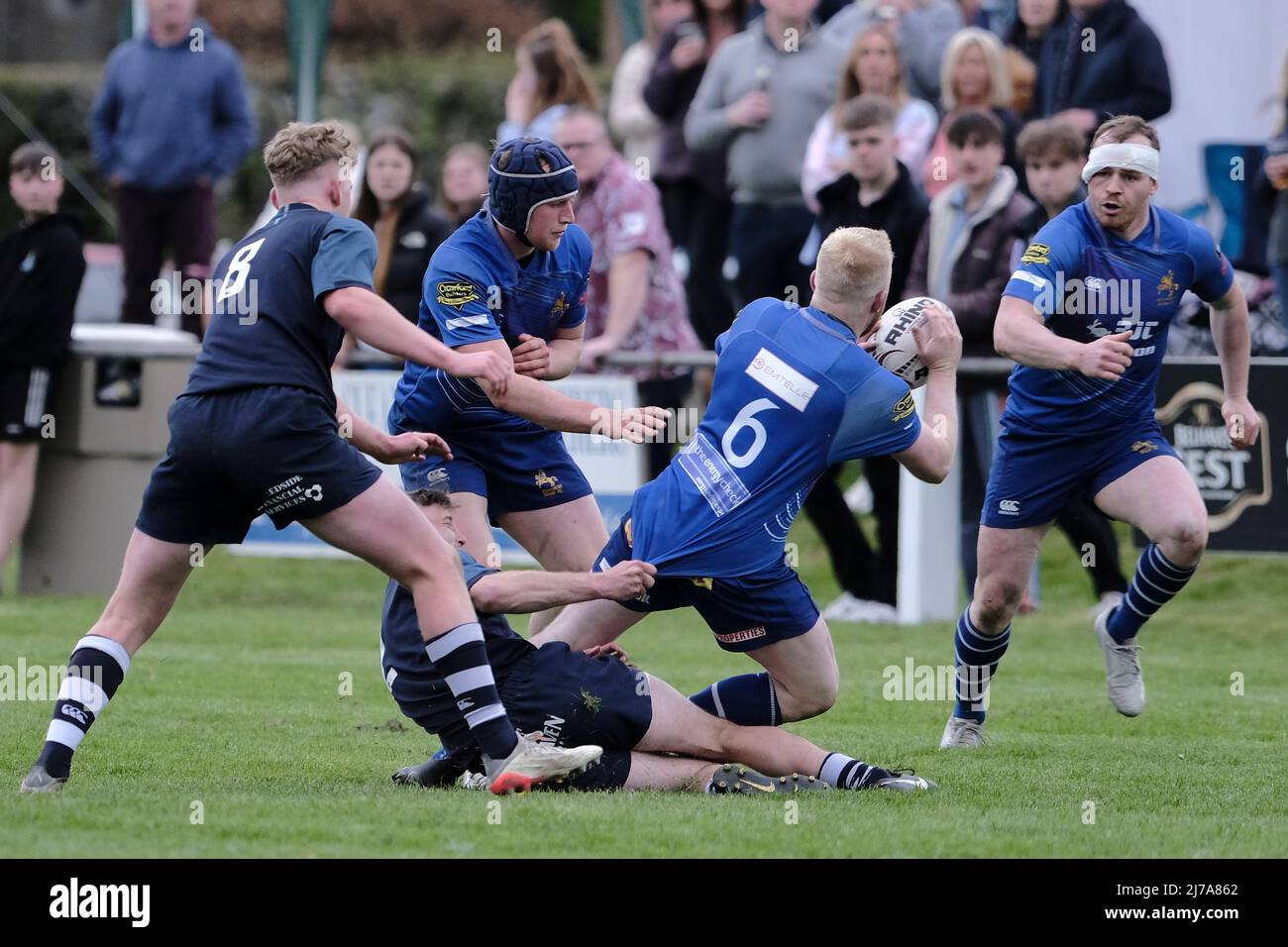 Selkirk, sabato 07 maggio 2022 finale azione Selkirk RFC vs JedForest RFC, azione durante la finale alla Harris Trust Selkirk 7s per il 2022 , il penultimo torneo della serie K7s in competizione per la Buccleuch Estate Cup. Vittoria su Selkirk 24-12, dà a JedForest il 2022 Re del 7s titolo. (Image Rob Grey) Credit: Rob Grey/Alamy Live News Foto Stock