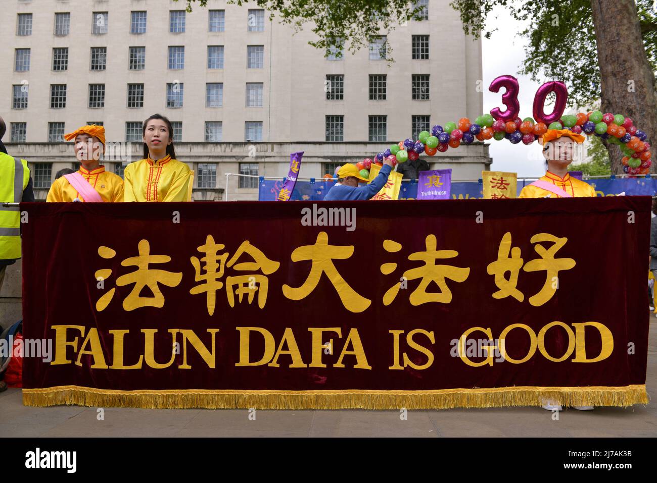 La gente cinese celebra il Falun Dafa Day a Londra Foto Stock