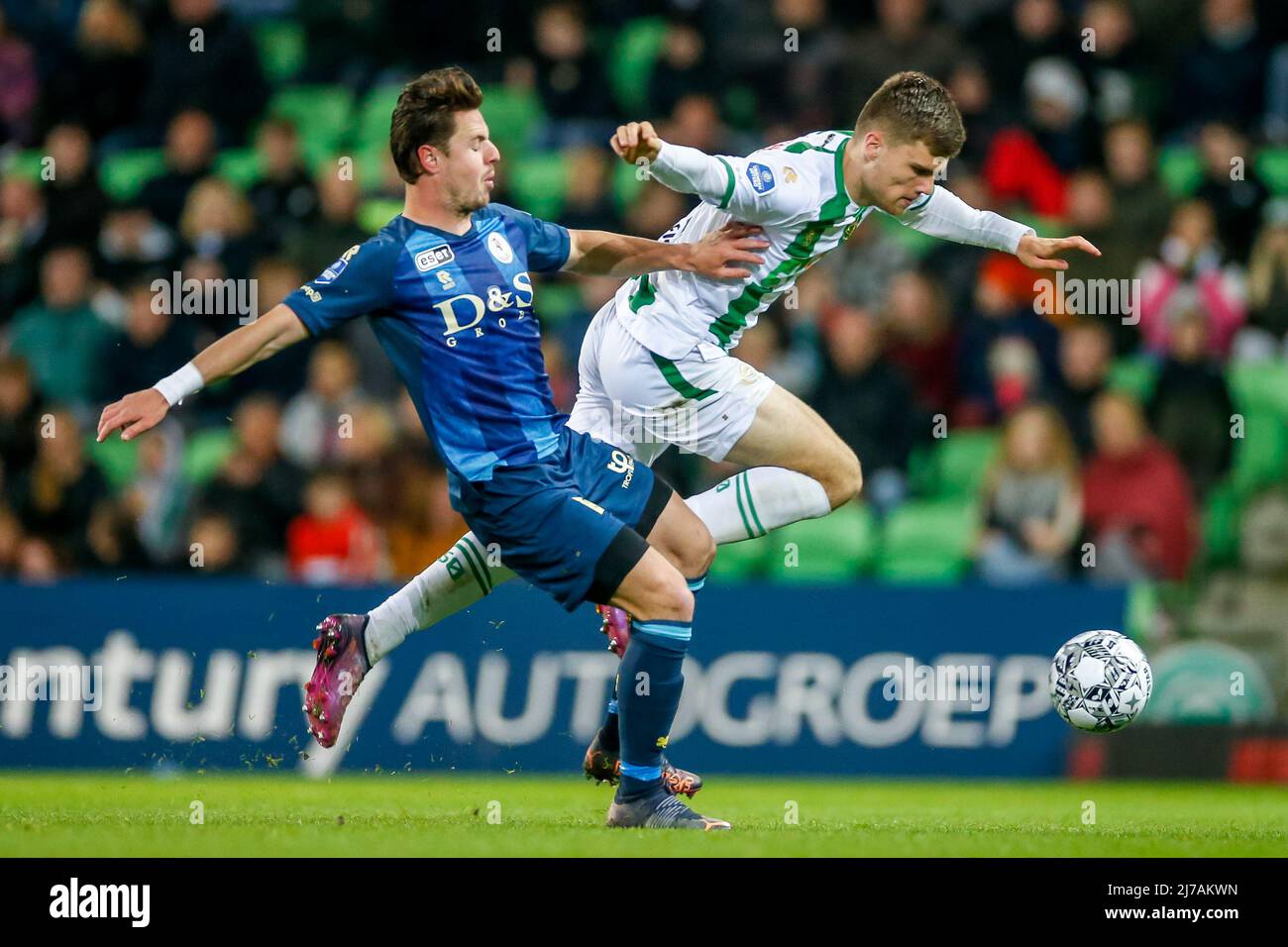 GRONINGEN, PAESI BASSI - MAGGIO 7: Dirk Abels di Sparta Rotterdam, Bjorn Meijer del FC Groningen durante la partita olandese Eredivie tra FC Groningen e Sparta Rotterdam allo Stadion Euroborg il 7 Maggio 2022 a Groningen, Paesi Bassi (Foto di Henk Jan Dijks/Orange Pictures) Foto Stock