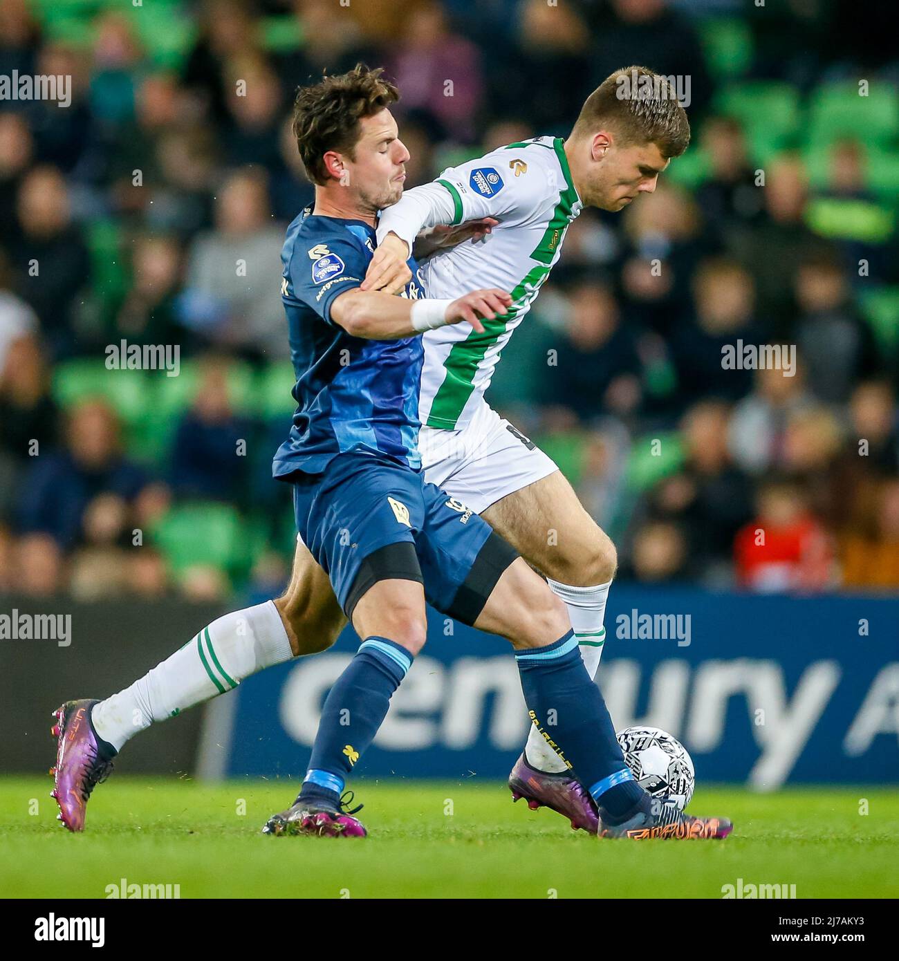 GRONINGEN, PAESI BASSI - MAGGIO 7: Dirk Abels di Sparta Rotterdam, Bjorn Meijer del FC Groningen durante la partita olandese Eredivie tra FC Groningen e Sparta Rotterdam allo Stadion Euroborg il 7 Maggio 2022 a Groningen, Paesi Bassi (Foto di Henk Jan Dijks/Orange Pictures) Foto Stock