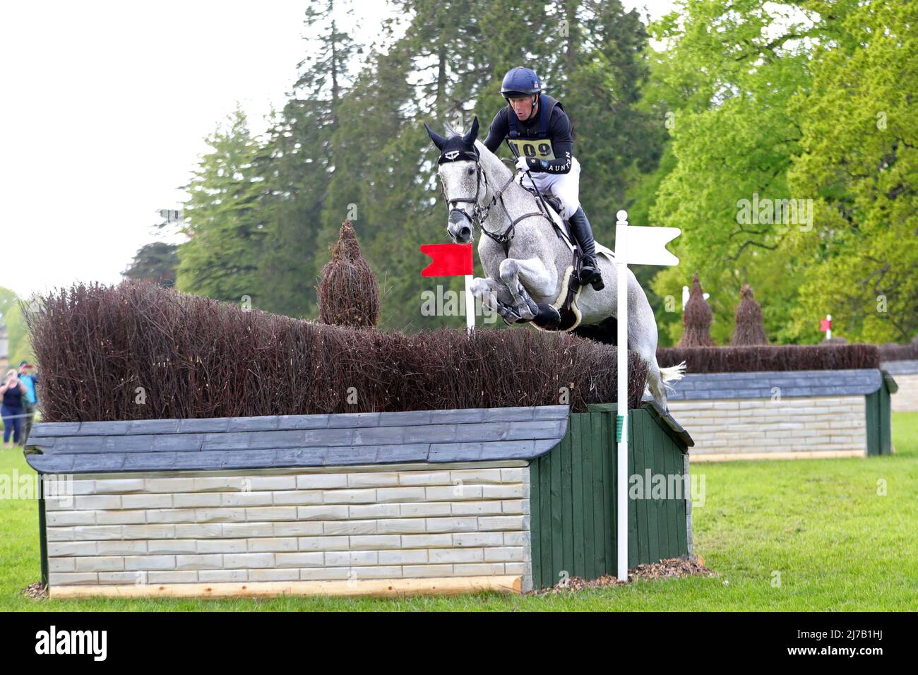 BADMINTON, UK, MAGGIO 7th Oliver Townend equitazione Ballaghmor Class durante l'evento Cross Country al Badminton Horse Trials, Badminton House, Badminton Sabato 7th maggio 2022. (Credit: Jon Bromley | MI News) Foto Stock