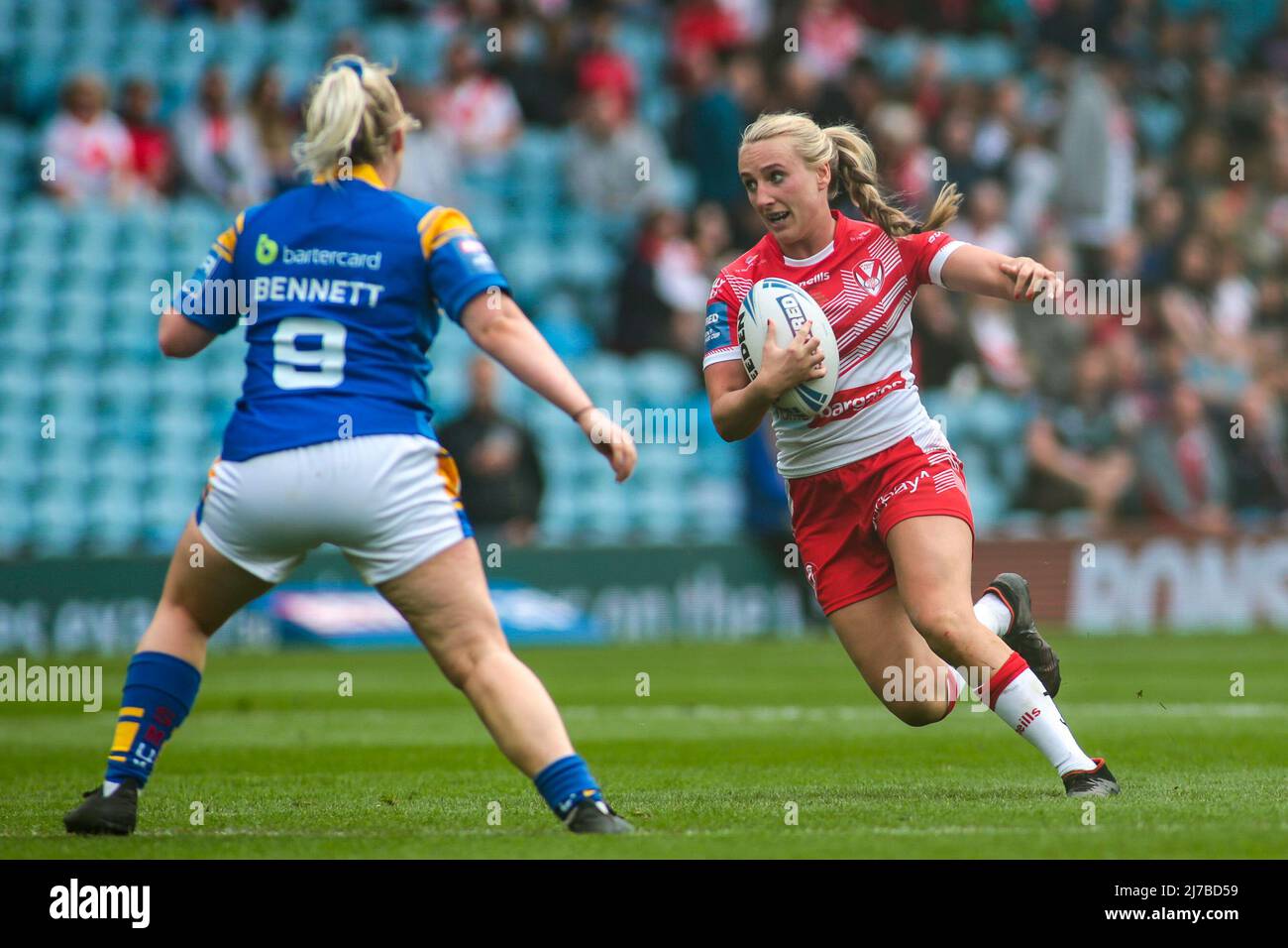 St Helens Jodie Cunningham attacca la difesa di Leeds durante la partita di semifinale della Challenge Cup tra Wigan e St Helens a Elland Road, Leeds, Inghilterra, il 7 maggio 2022. Foto di Simon Hall. Solo per uso editoriale, licenza richiesta per uso commerciale. Nessun utilizzo nelle scommesse, nei giochi o nelle pubblicazioni di un singolo club/campionato/giocatore. Foto Stock