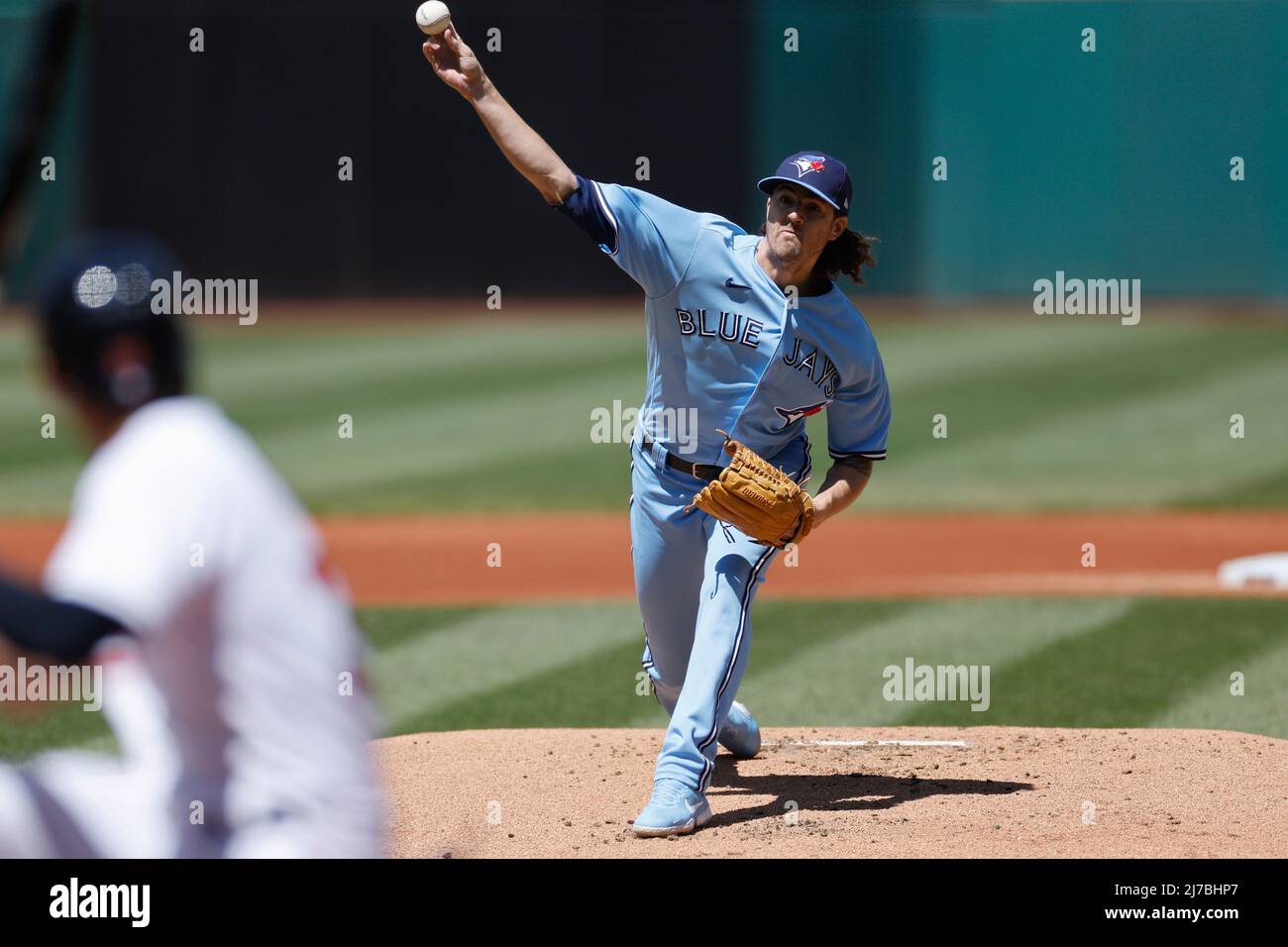 CLEVELAND, OH - 7 MAGGIO: Il lanciatore titolare dei Toronto Blue Jays Kevin Gausman (34) lanci durante una partita contro i Cleveland Guardians al Progressive Field il 7 maggio 2022 a Cleveland, Ohio. (Joe Robbins/immagine dello sport) Foto Stock