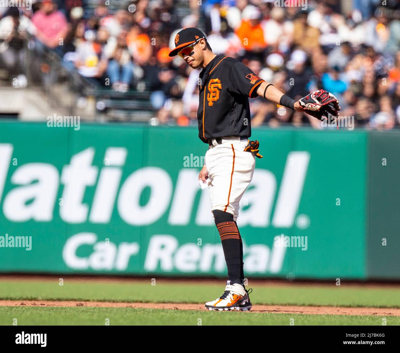 Maggio 07 2022 San Francisco CA, U.S.A. San Francisco Shortstop Mauricio Dubon (1) sul campo durante la partita MLB tra i St. Louis Cardinals e i San Francisco Giants. I Giganti hanno battuto St. Louis 13-7 all'Oracle Park San Francisco Calif. Thurman James / CSM Foto Stock