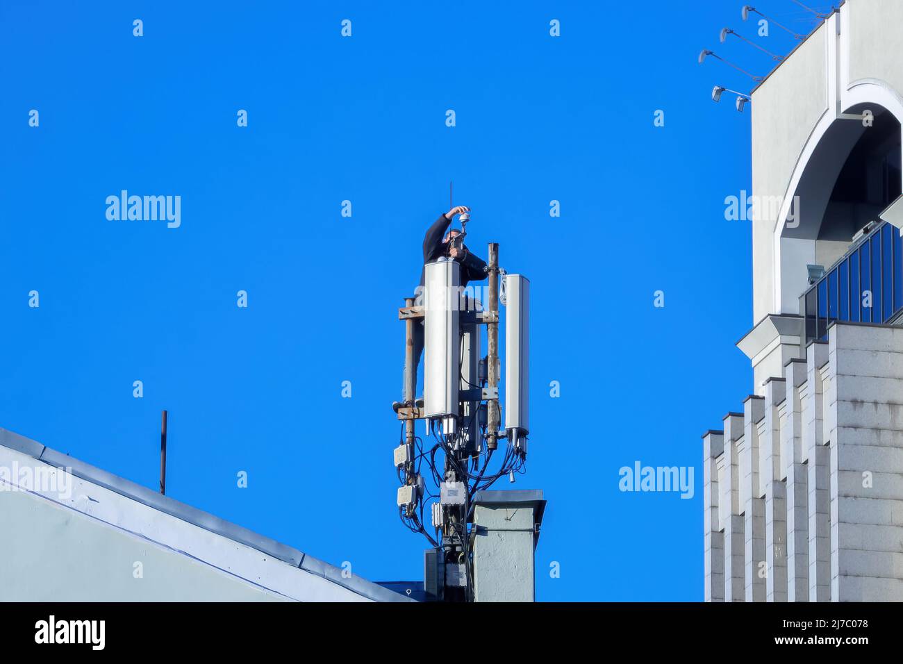 MOSCA, RUSSIA - Ott 15, 2018. Lavoro sulla torre cellulare a New Arbat Street Foto Stock