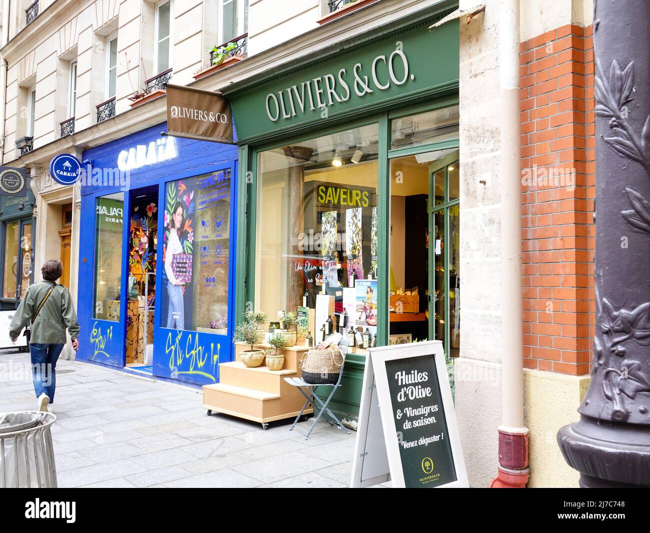 Negozio di Oliviers & Co, un negozio di specialità di olio d'oliva e aceto a rue Vielle du Temple, 3rd Arrondissement, Parigi, Francia. Foto Stock