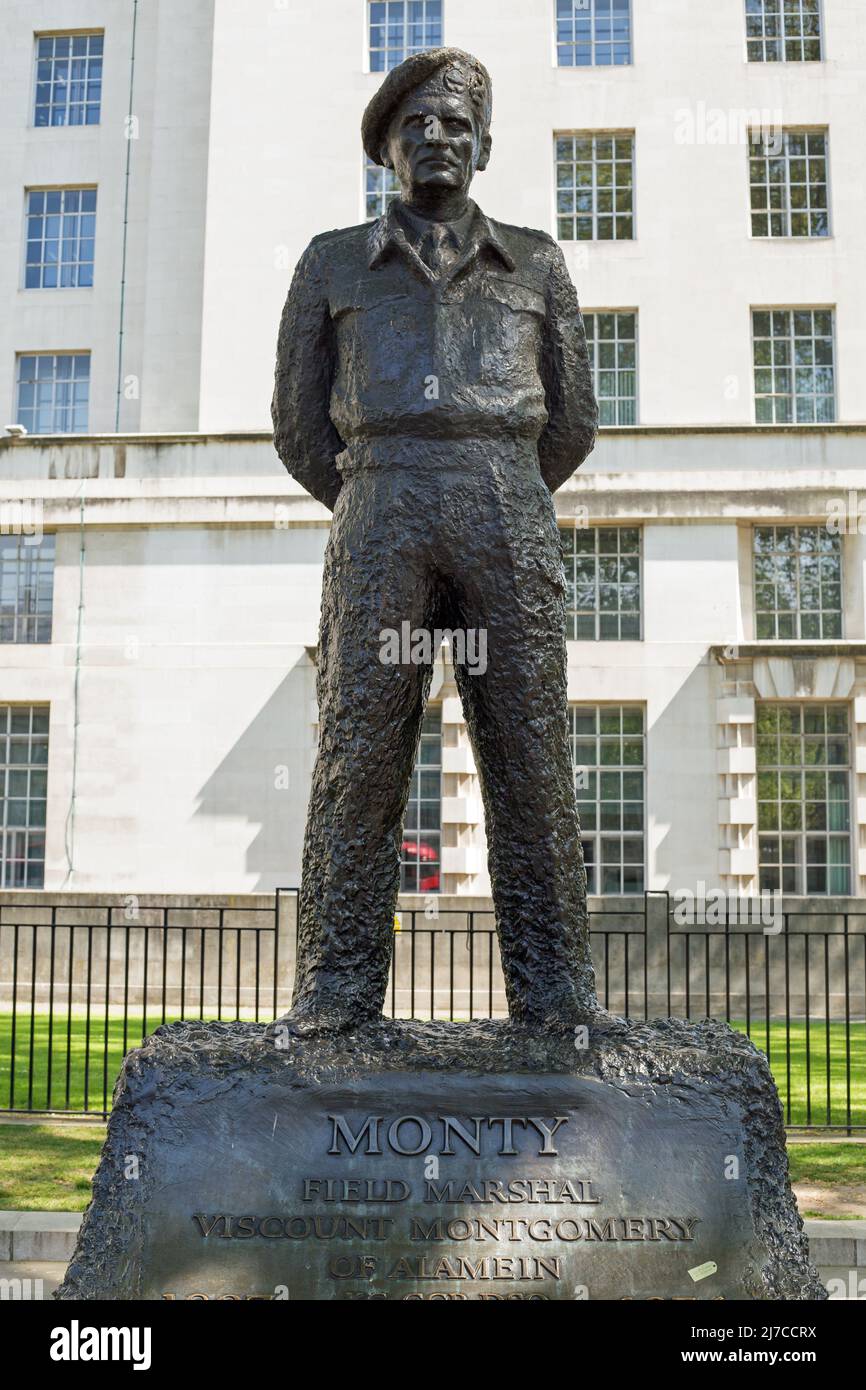 Montgomery, Whitehall, Londra, 2022. the1st Visconte Montgomery di Alamein, progettato da Oscar Nemon. Era il comandante più famoso della Gran Bretagna del W Foto Stock