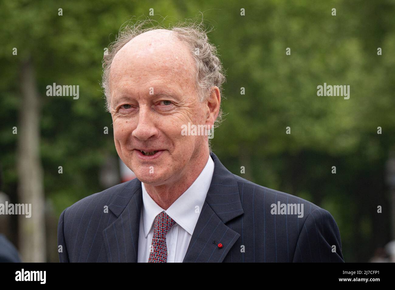 Parigi, Francia, 8 maggio 2022, Yves de Gaulle, Nipote del generale de Gaulle durante la cerimonia che segna la vittoria alleata contro la Germania nazista e la fine della seconda guerra mondiale in Europa (VE Day), di fronte alla statua del generale Charles de Gaulle a Parigi , Francia il 8 maggio 2022. Foto di Eric TSCHAEN/pool/ABACAPRESS.COM Foto Stock