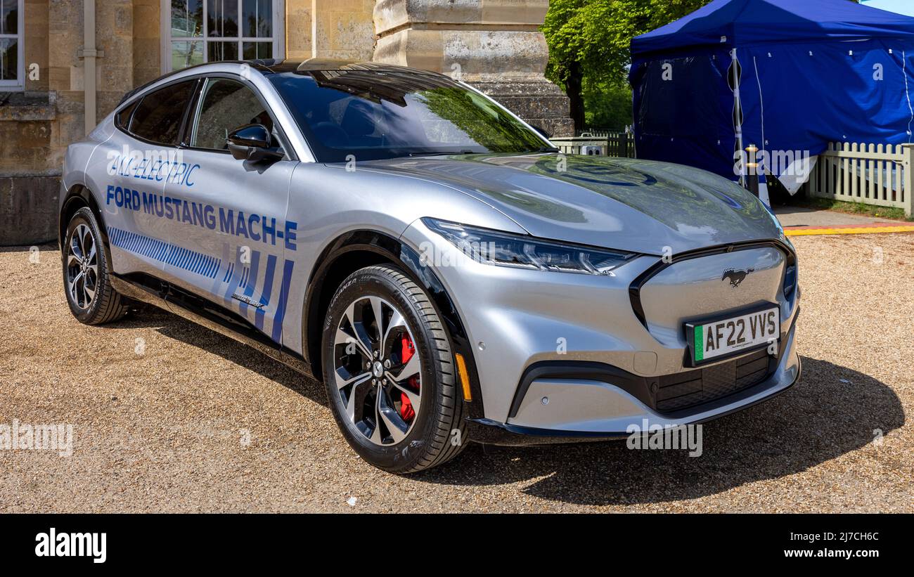 Ford Mustang Mach-e All-Electric in mostra all'evento EV Live che si tiene presso il Palazzo di Blenheim il 7th maggio 2022 Foto Stock