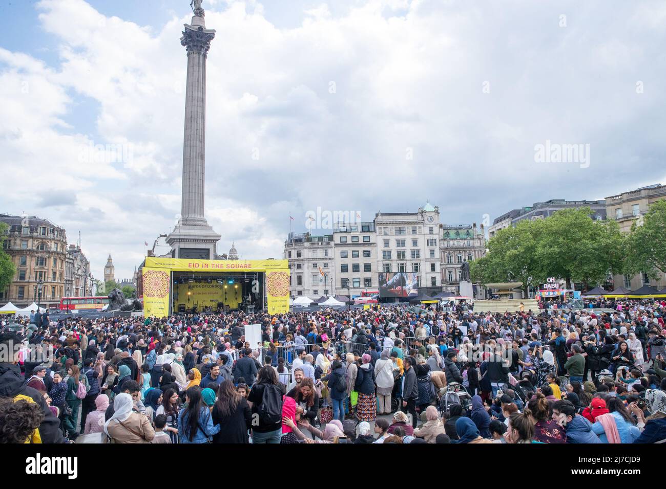 LONDRA, MAGGIO 08 2022. Migliaia di persone frequentano Eid in the Square a Trafalgar Square per segnare la fine del Ramadan, il mese santo del digiuno. Foto Stock