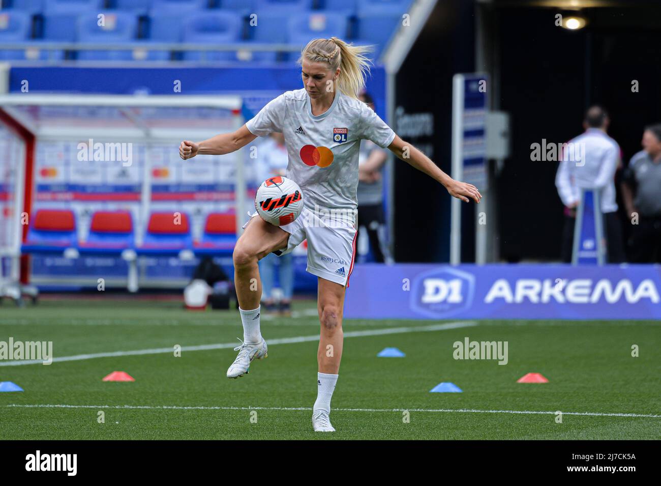 Lione, Francia. 08/05/2022, Ada Hegerberg (Lione 14) durante il riscaldamento prima della partita Arkema D1 tra Olympique Lyonnais e Paris FC al Groupama Stadium di Lione, Francia. Lyubomir Domozetski/SPP Foto Stock