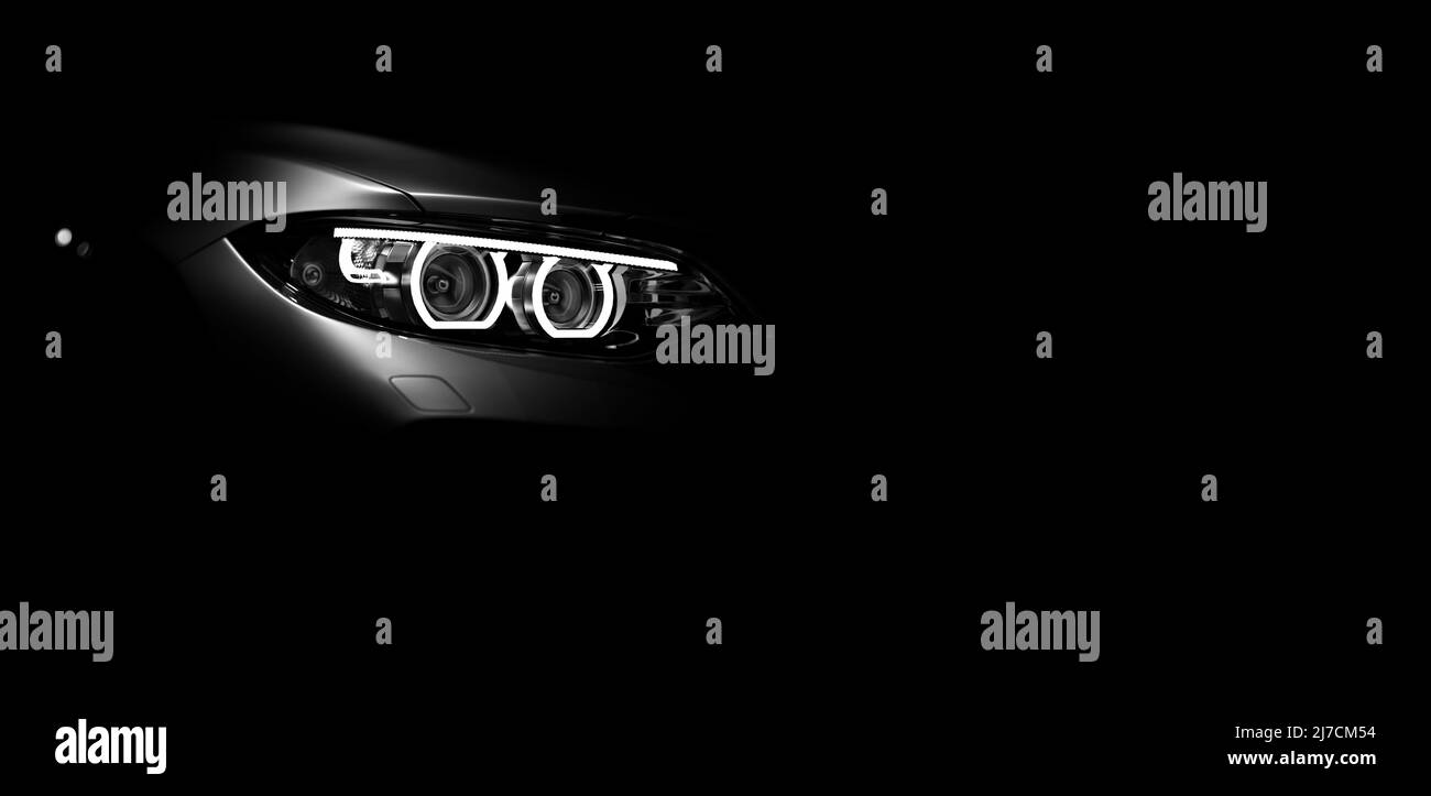 Generico nero sport auto non branded isolato su uno sfondo scuro. 3d illustrazione Foto Stock