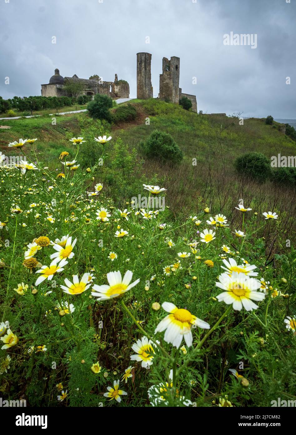 Rovine del castello a Montemor, Portogallo Foto Stock