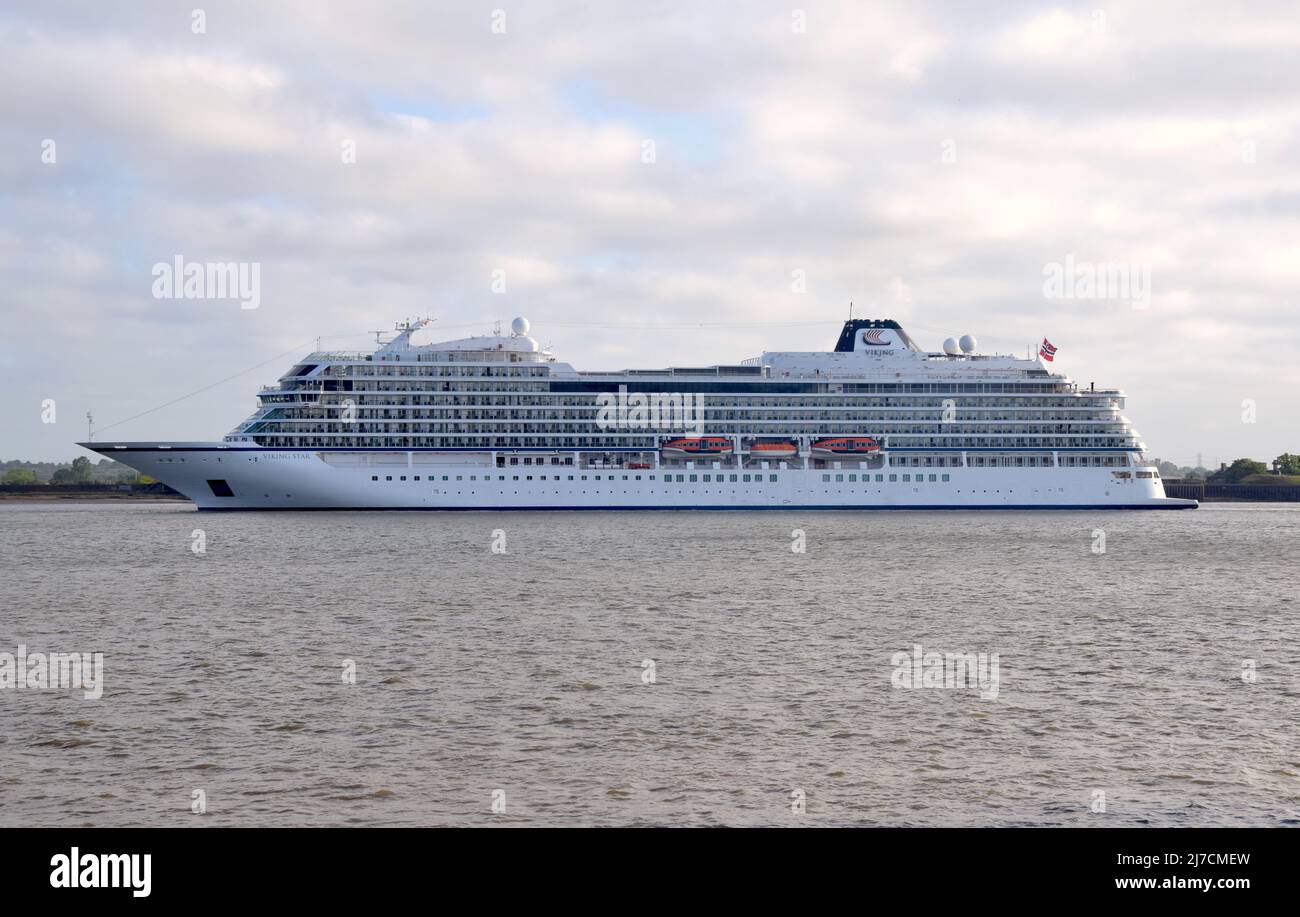 08/05/2022 Tilbury UK nave da crociera di lusso Viking Star ha fatto il suo debutto sul Tamigi questa mattina ormeggio al London International Cruise Terminal Foto Stock