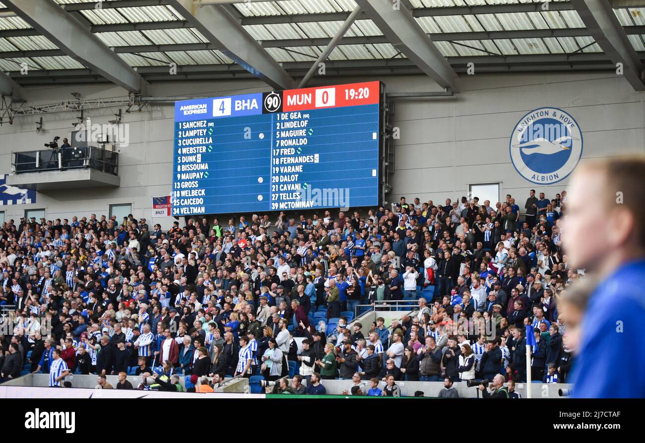 Brighton va 4-0 in su durante la partita della Premier League tra Brighton e Hove Albion e Manchester United all'American Express Stadium , Brighton , Regno Unito - 7th maggio 2022 Foto Simon Dack/Telephoto Images. Solo per uso editoriale. Nessun merchandising. Per le immagini di calcio si applicano le restrizioni di fa e Premier League inc. Nessun utilizzo di Internet/cellulare senza licenza FAPL - per i dettagli contattare Football Dataco Foto Stock