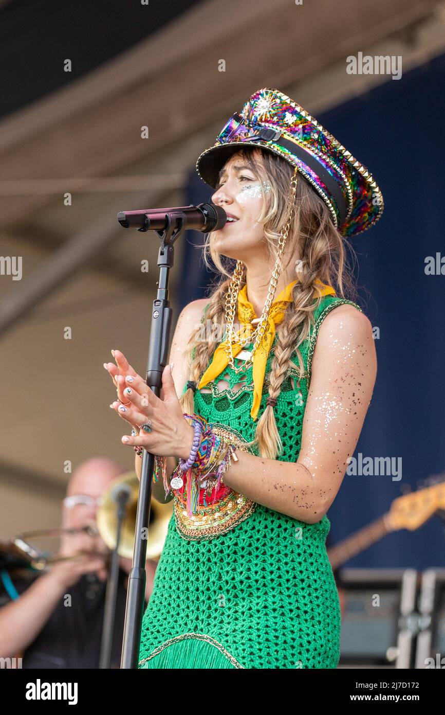 Lauren Daigle durante il New Orleans Jazz & Heritage Festival il 7 maggio 2022, all'ippodromo Fair Grounds di New Orleans, Louisiana (foto di Daniel DeSlover/Sipa USA) Foto Stock