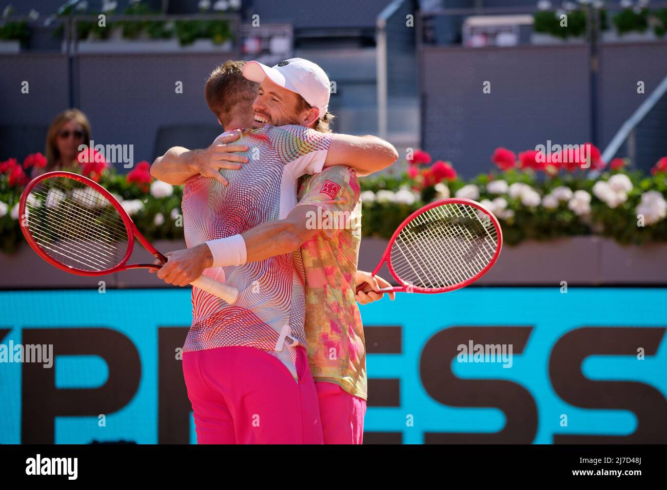 Madrid, Spagna. 08 maggio 2022. Tennis: Mutua Madrid Torneo di tennis aperto - Madrid, Doppia partita, uomini, finale: Wesley Koolhof (NED) e Neal Skupski V Juan Sebastian Cabal (col) e Robert Farah (col). Koolhof e Skupski vincono la finale. Credit: EnriquePSans/Alamy Live News Foto Stock