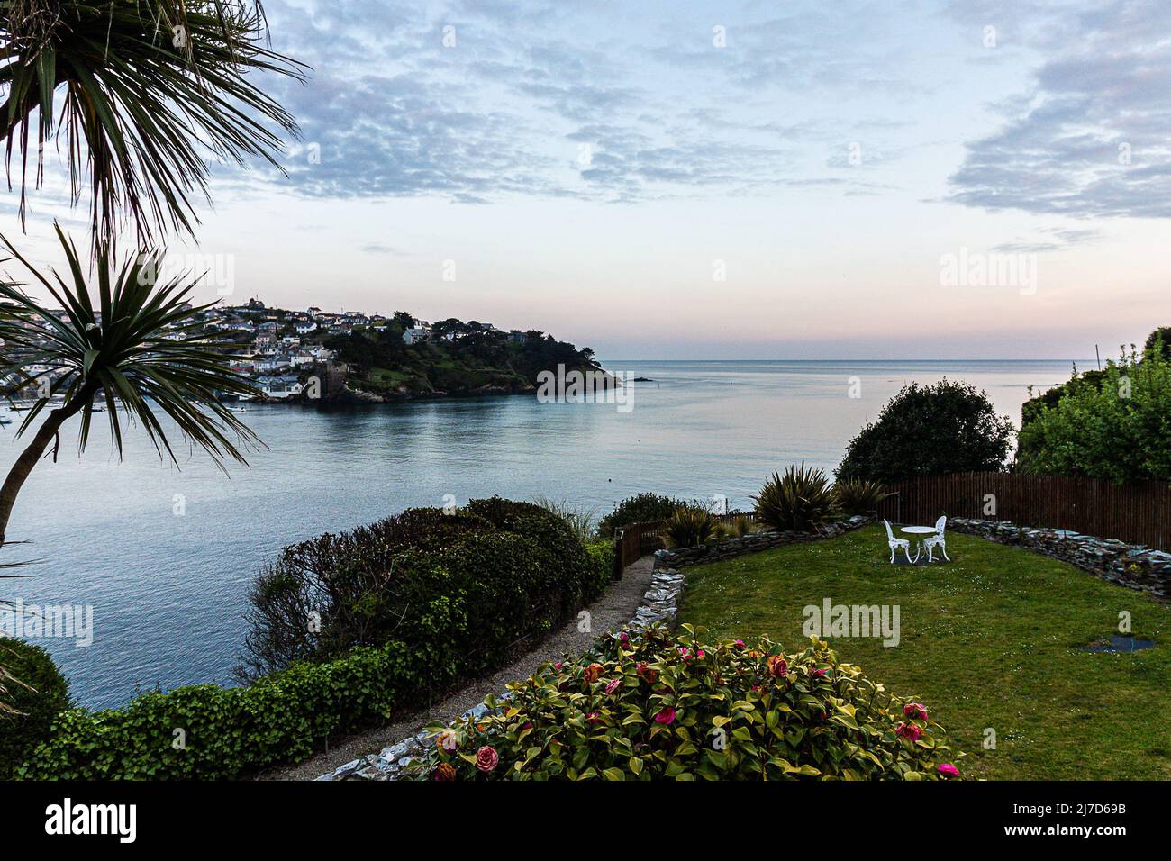 Piccolo villaggio di pescatori Polruan e Fowey Estuary, Cornovaglia, Regno Unito Foto Stock