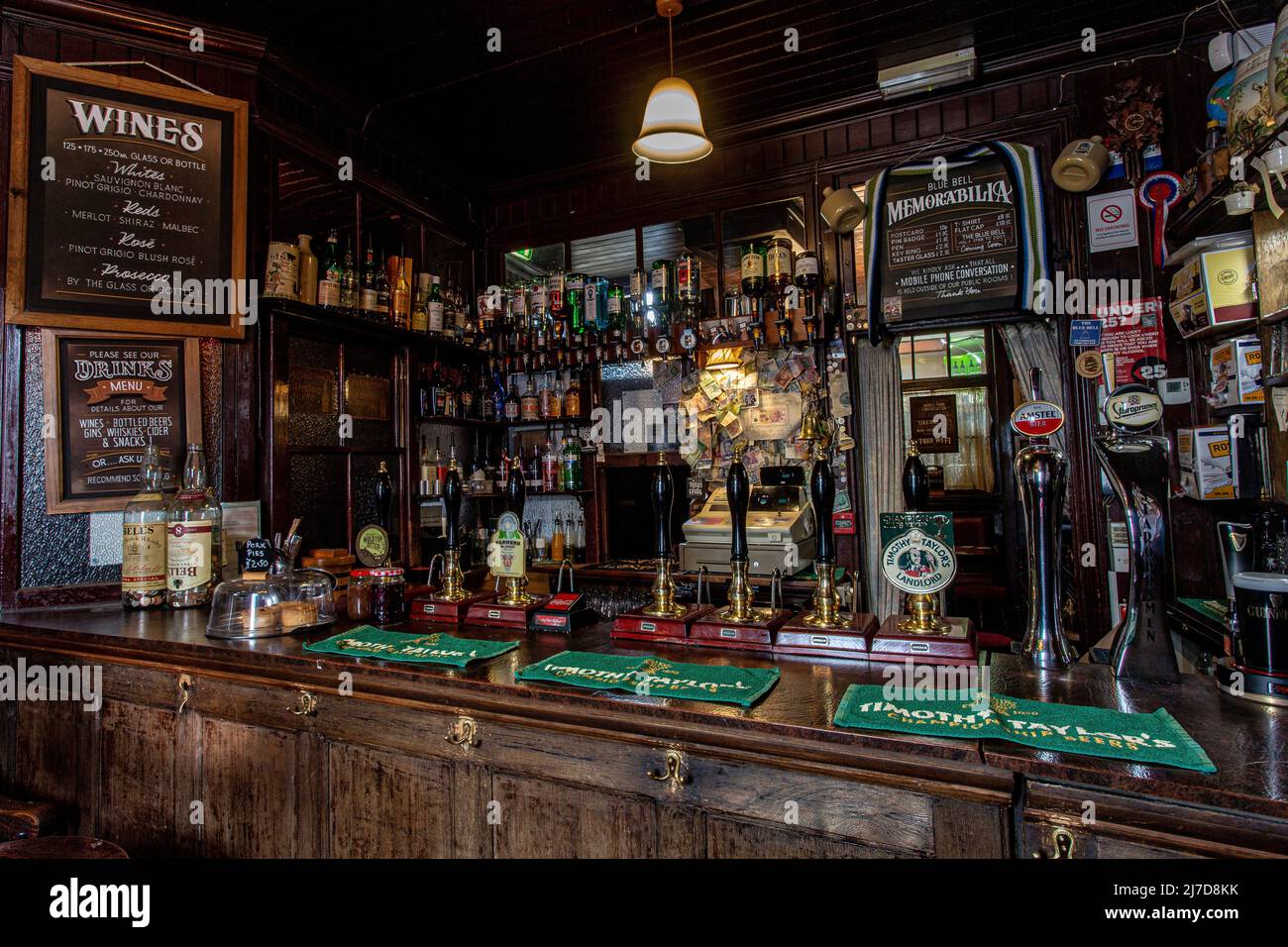 La piu' piccola Public House di Blue Bell York con l'unico decor edwardiano originale elencato di grado II nella citta' di York , North Yorkshire, Inghilterra . Foto Stock