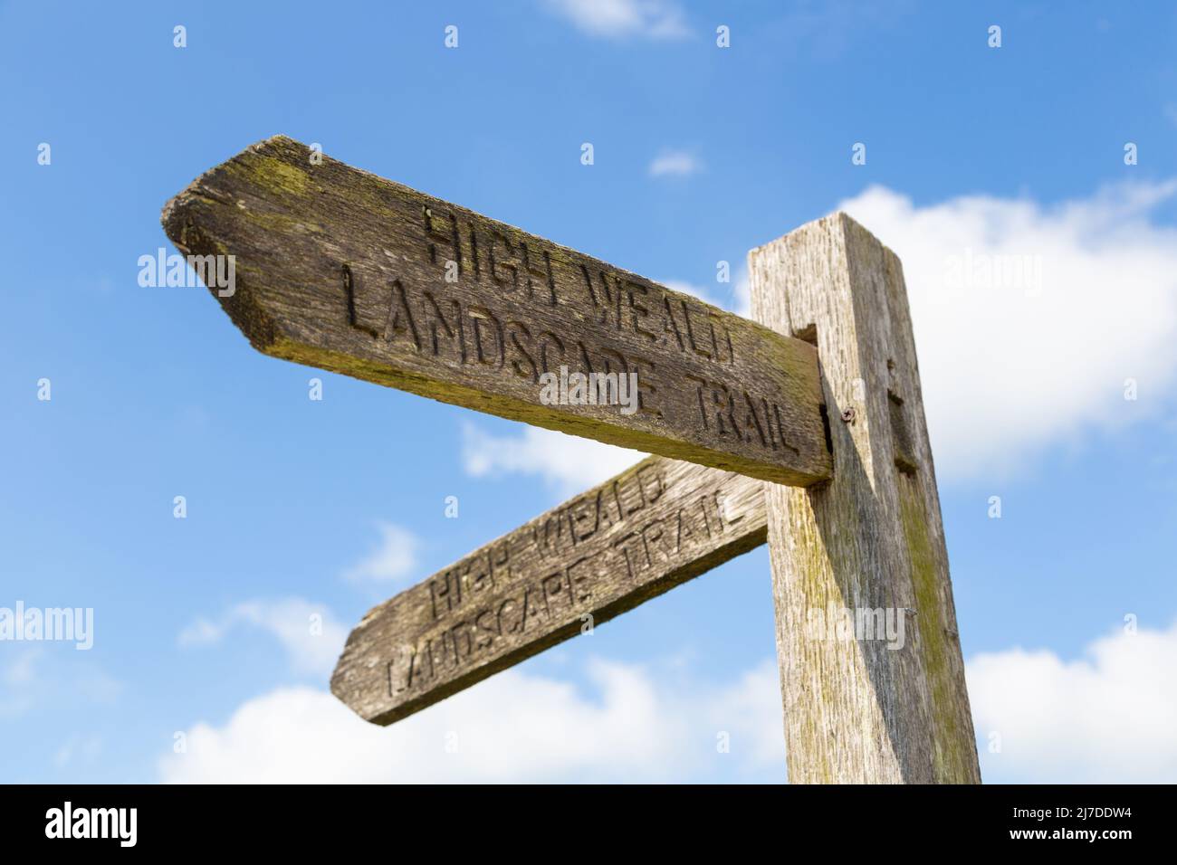 Benenden villaggio alto weald paesaggio sentiero fingerpost segno, kent, regno unito Foto Stock