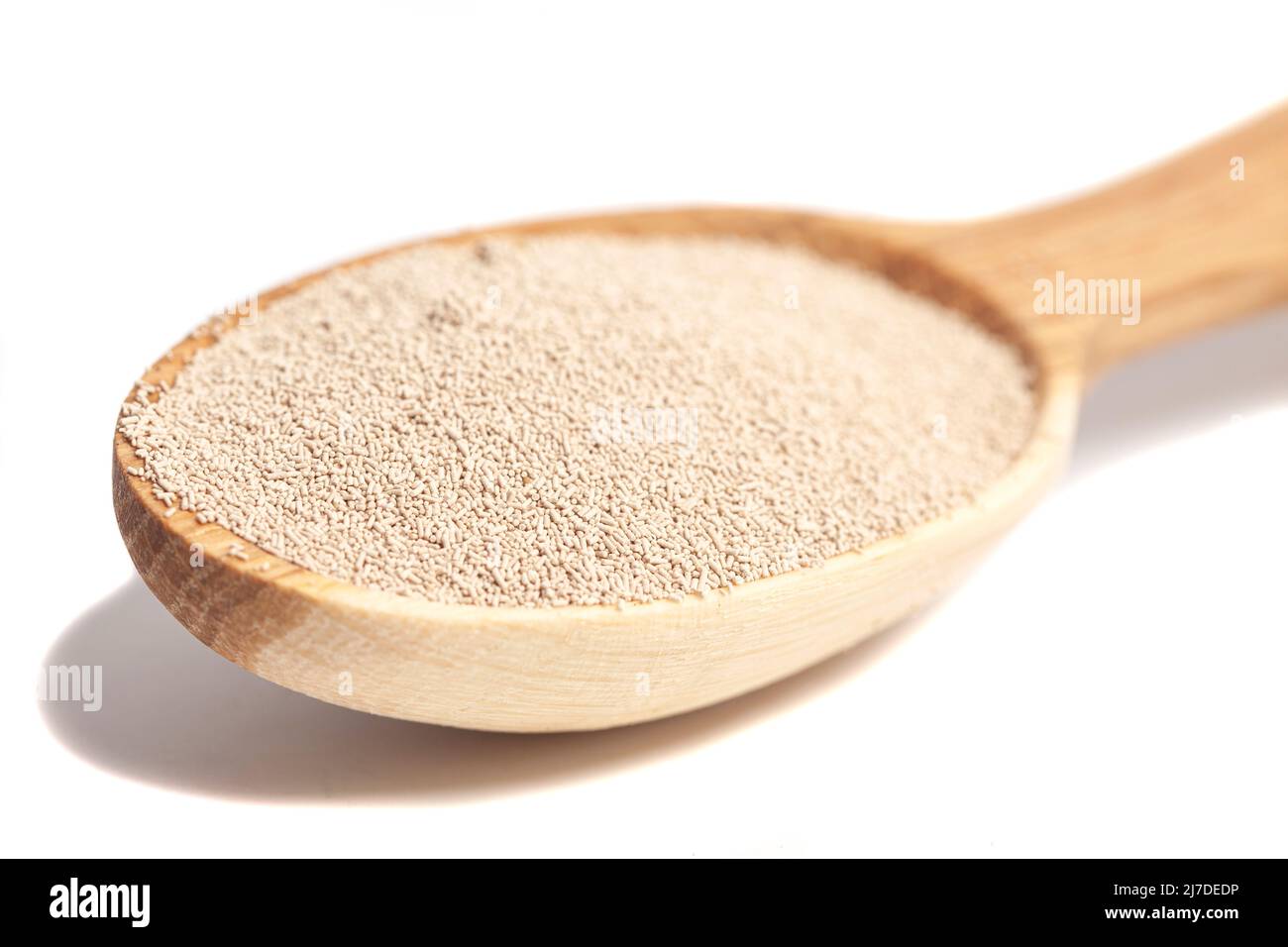 Lievito secco attivo in granuli in cucchiaio di legno Foto stock - Alamy