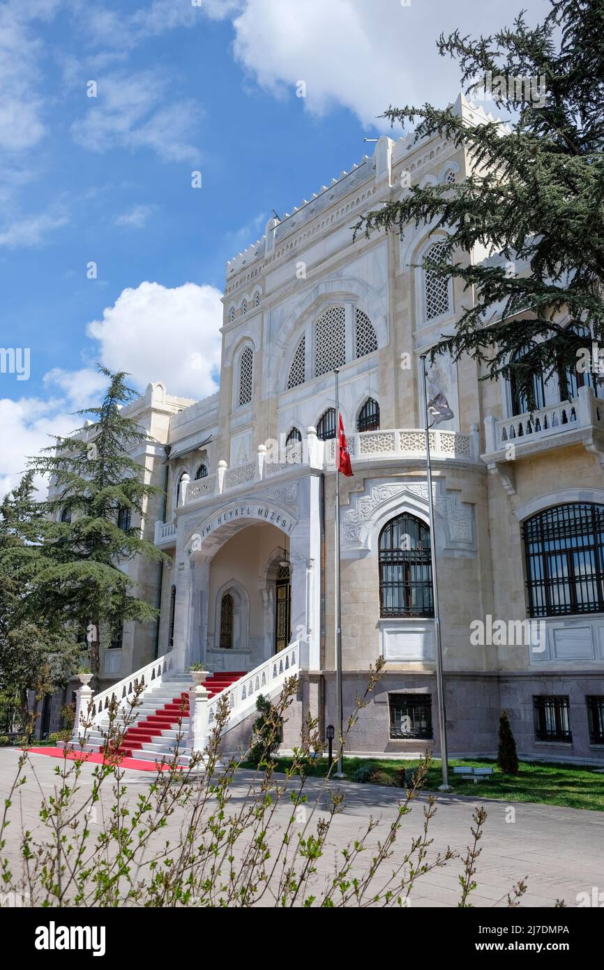Il Museo di Arte e scultura di Stato (in turco: Resim ve Heykel Müzesi) è un museo dedicato alle belle arti e alla scultura ad Ankara, Turchia. Data della visita 12 Foto Stock