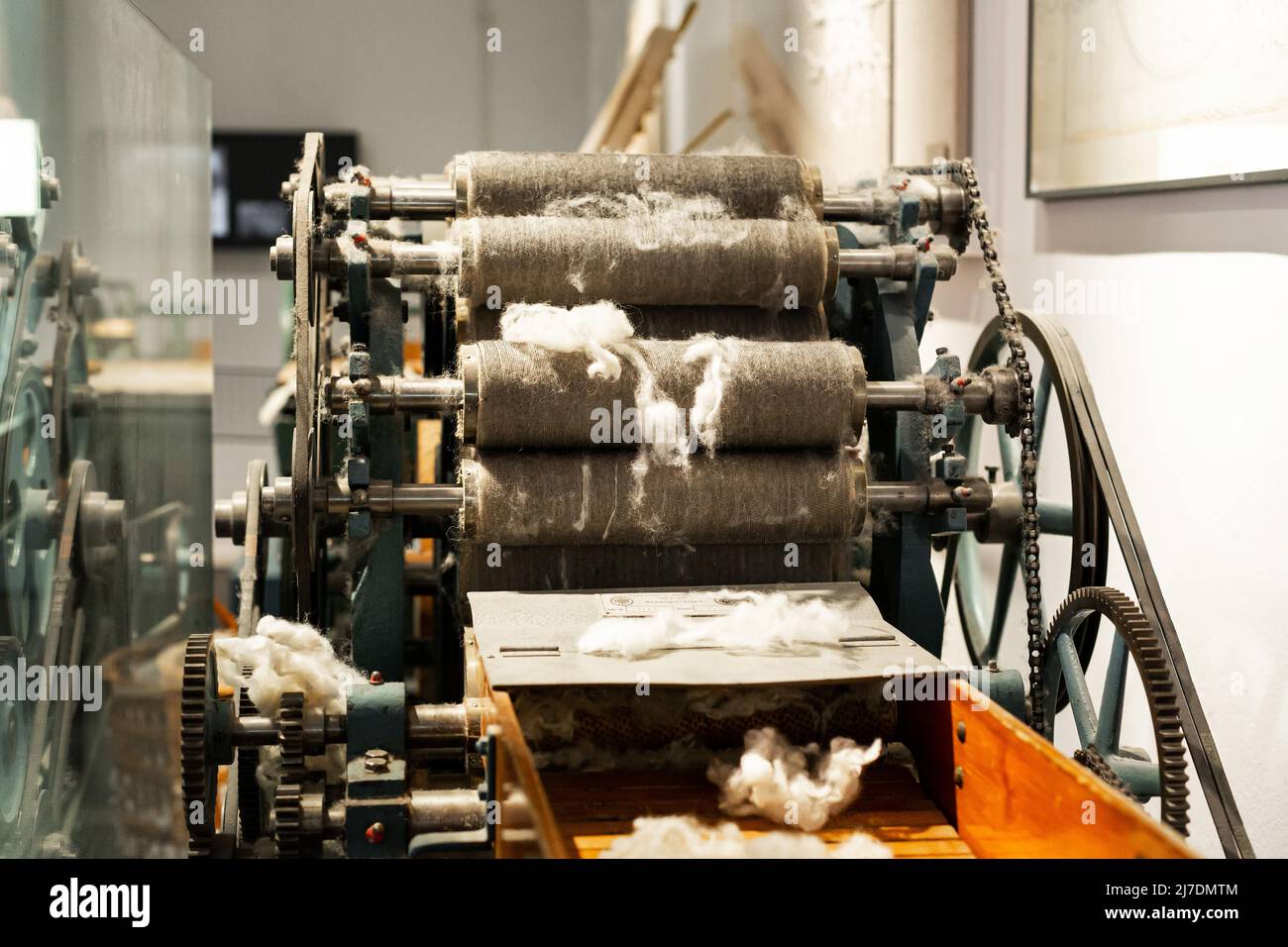 Meccanismo di primo piano di una macchina per la produzione di tessuti. Foto Stock