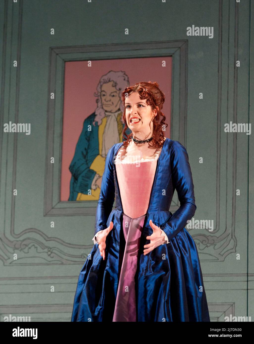 Kitty Whately (Rosina) nel BARBIERE DI SIVIGLIA di Rossini all'impero di Hackney, Londra E8 08/03/2012 un inglese Touring Opera direttore di produzione: Paul McGrath design: Rhys Jarman illuminazione: Guy Hoare direttore: Thomas Guthrie Foto Stock