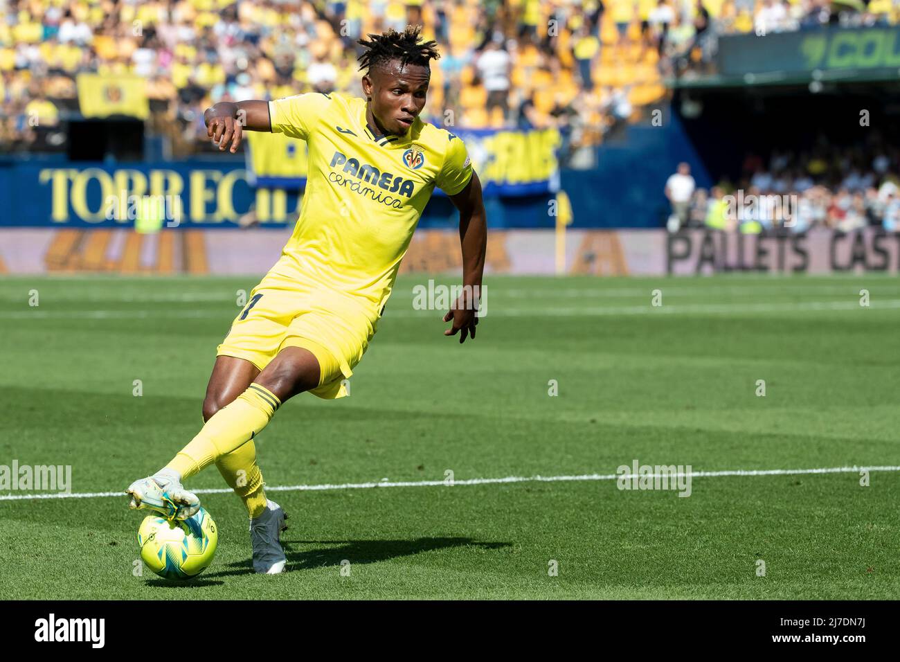 Villarreal, Spagna, 8 maggio 2022. Samuel Chimerenka Chukwueze di Villarreal durante la partita la Liga tra Villarreal cf vs Sevilla FC. Foto di Jose Miguel Fernandez /Alamy Live News ) Foto Stock